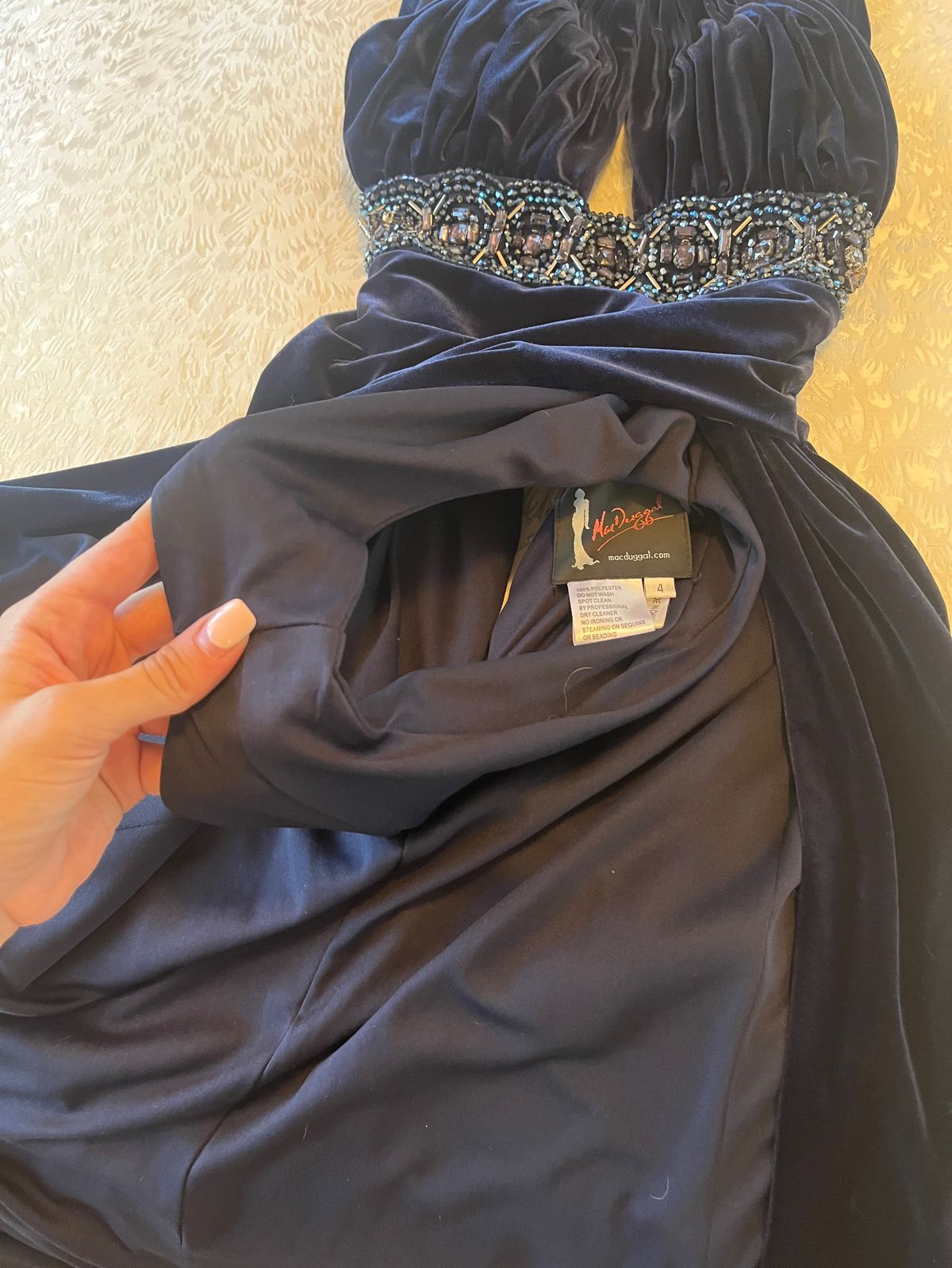 Mac Duggal Size 4 Prom Plunge Velvet Navy Blue Dress With Train on Queenly