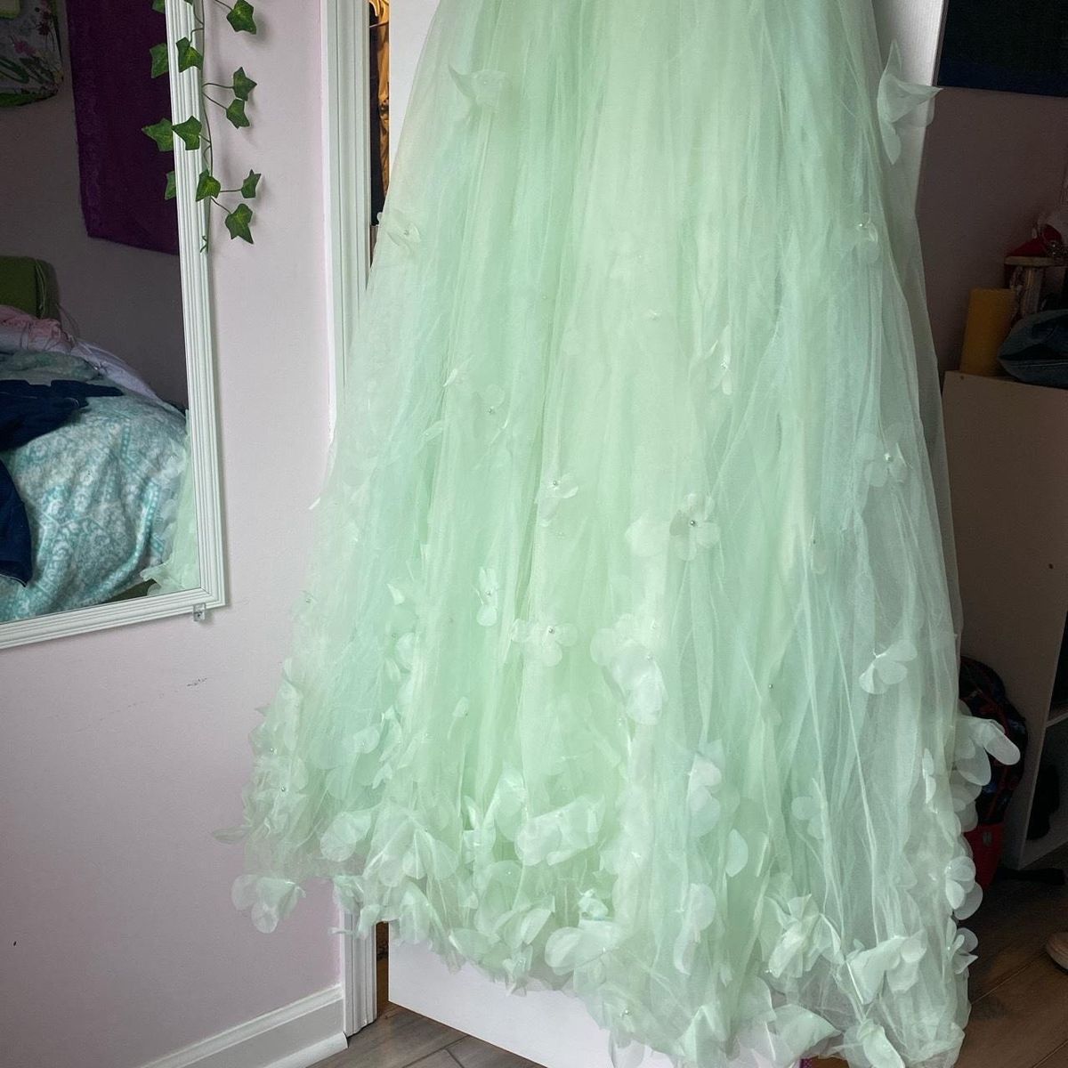 Size 4 Pageant Cap Sleeve Green Ball Gown on Queenly