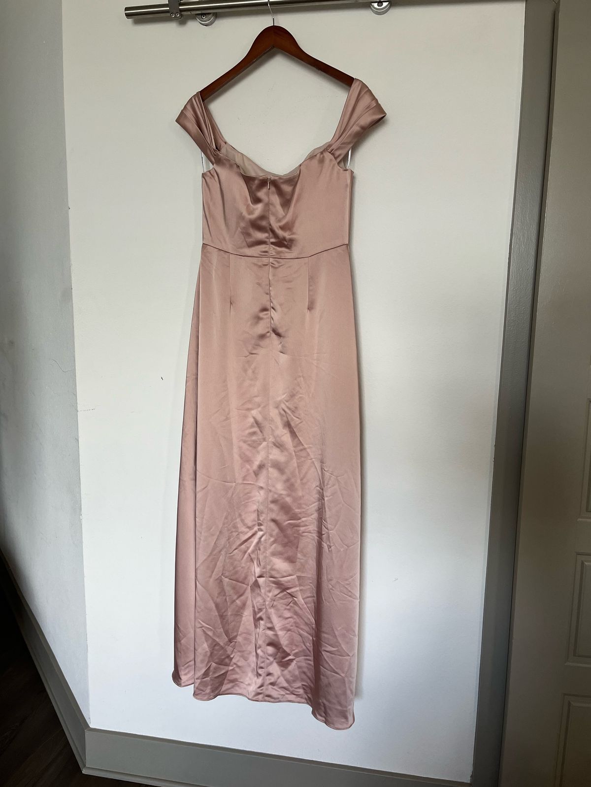 Size 10 Prom Off The Shoulder Pink A-line Dress on Queenly