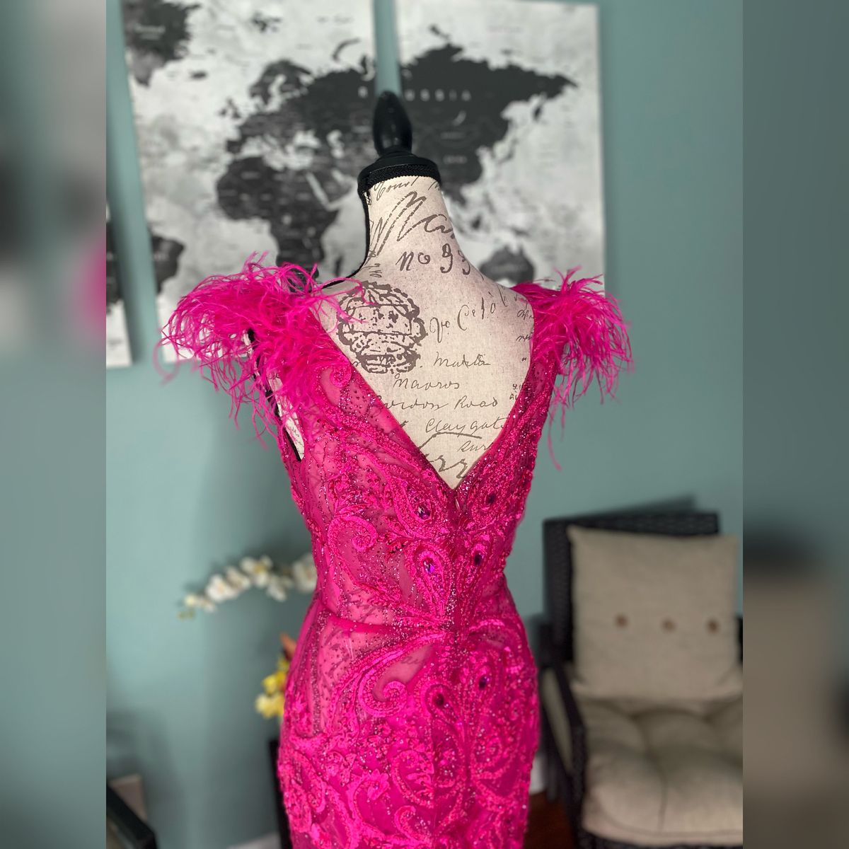 Style 1986 Portia and Scarlett Size 4 Pageant Plunge Sequined Pink Mermaid Dress on Queenly