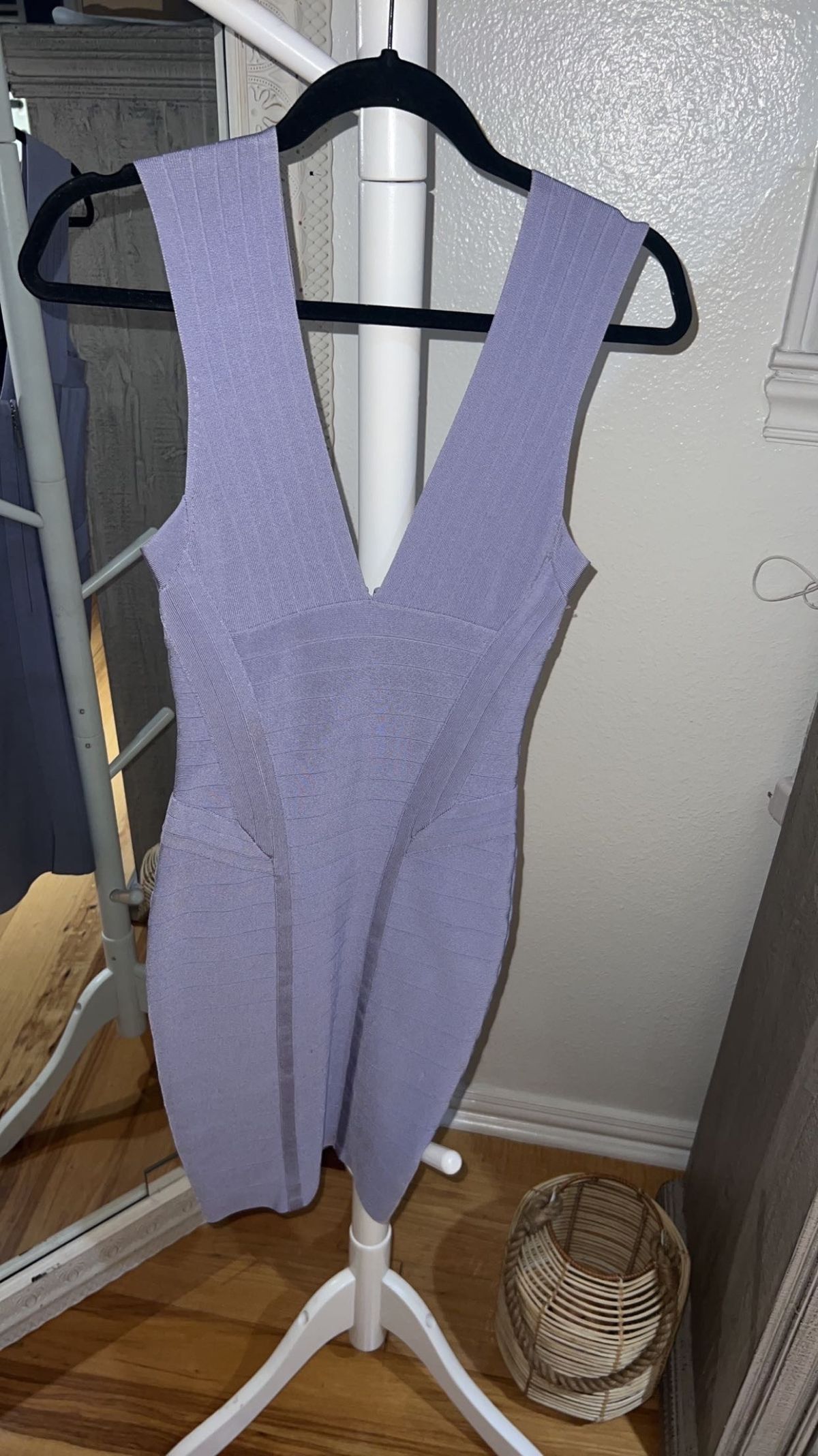 Size 4 Plunge Purple Cocktail Dress on Queenly
