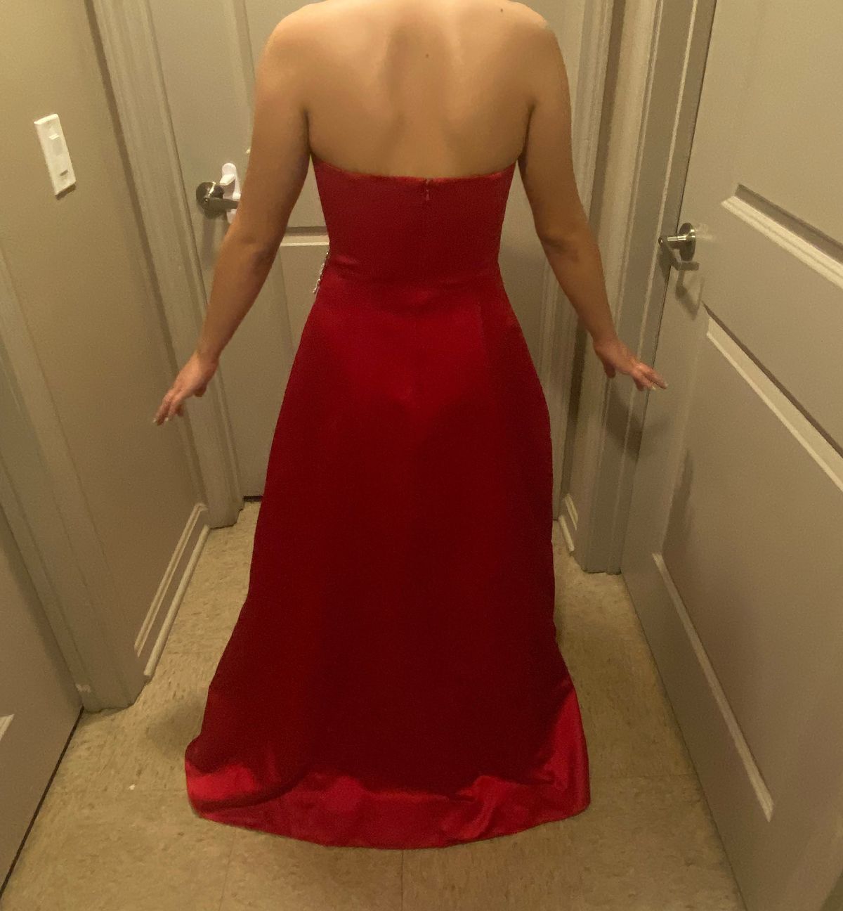 David's Bridal Size 4 Prom Off The Shoulder Red Ball Gown on Queenly