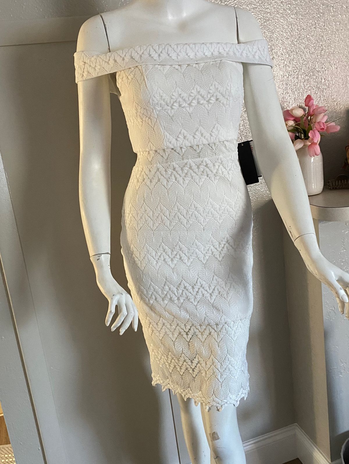 Girls Size 3 Wedding Guest Off The Shoulder White Cocktail Dress on Queenly
