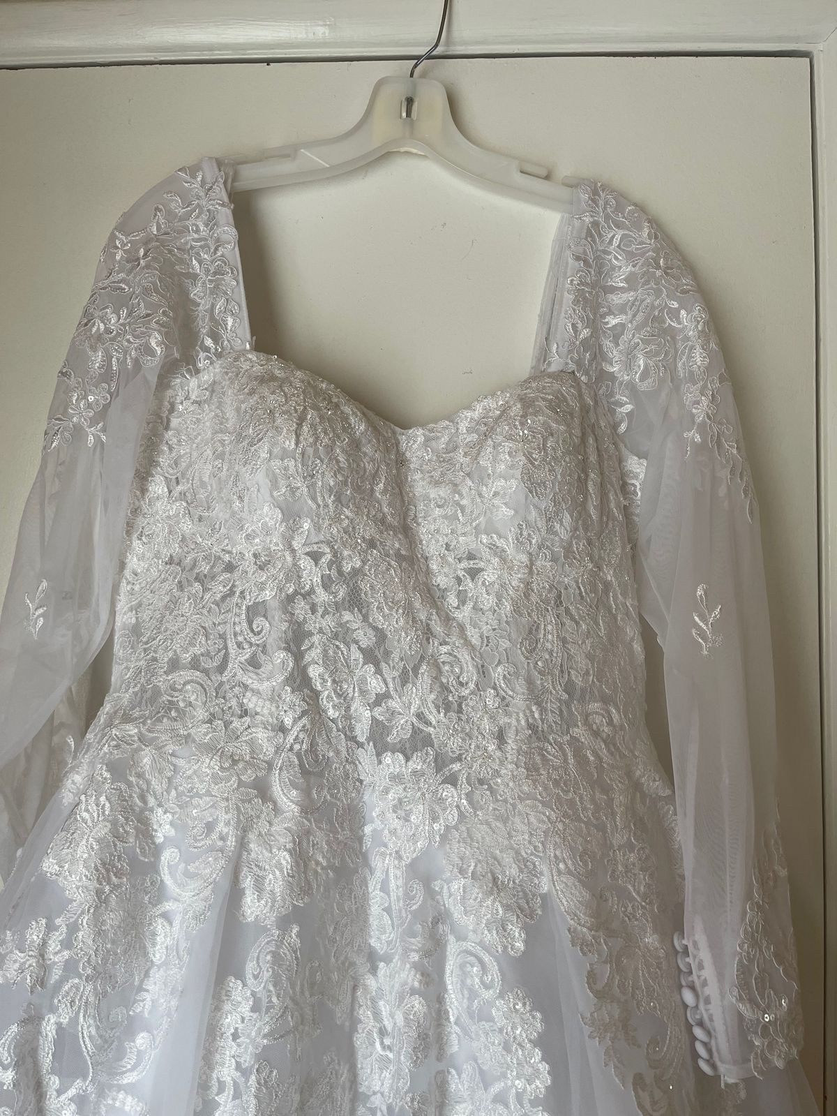 Size M Off The Shoulder White Ball Gown on Queenly
