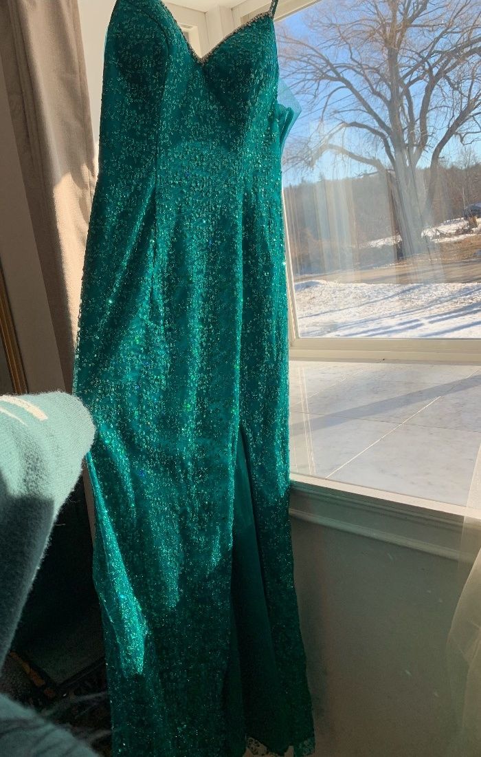 Dancing Queen Size 4 Prom Plunge Green Side Slit Dress on Queenly