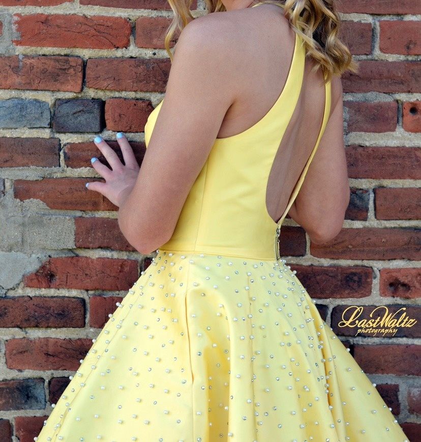 Sherri Hill Size 0 Prom High Neck Yellow Ball Gown on Queenly