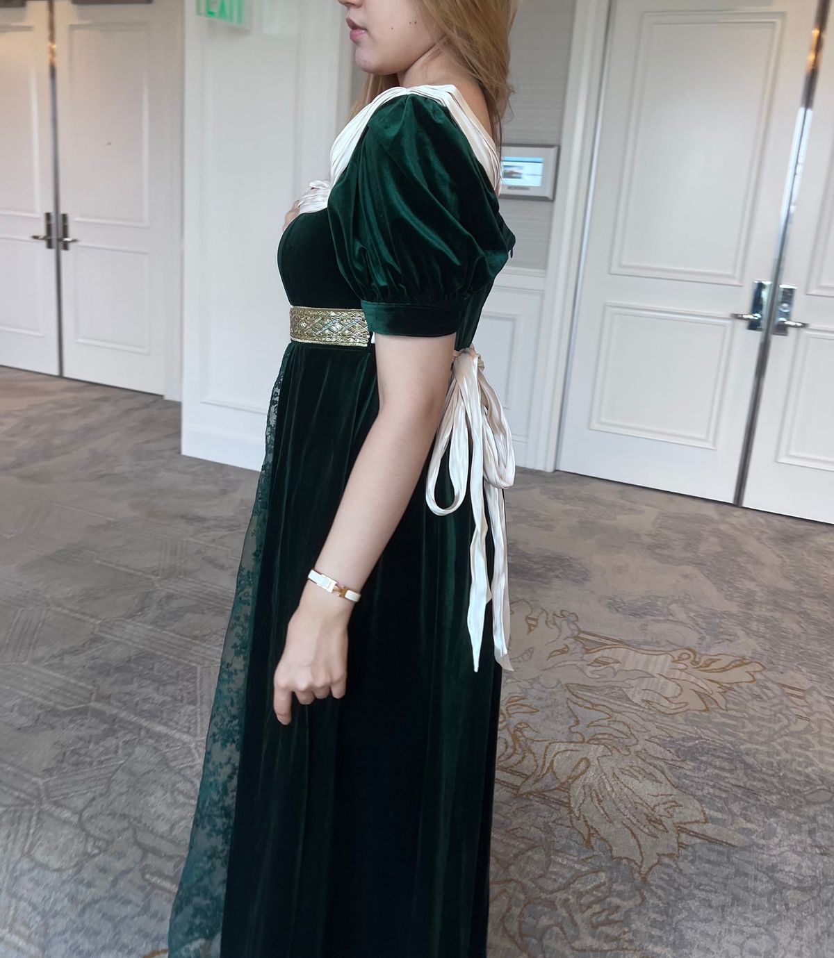 Wonderland By Lilian Size 0 Velvet Emerald Green A-line Dress on Queenly