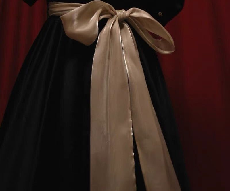 Wonderland By Lilian Size 0 Velvet Black A-line Dress on Queenly