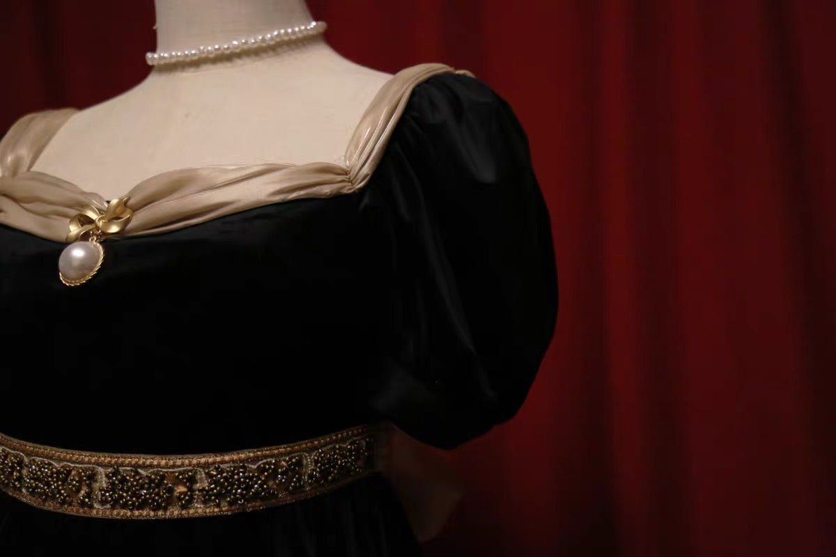 Wonderland By Lilian Size 2 Velvet Black A-line Dress on Queenly