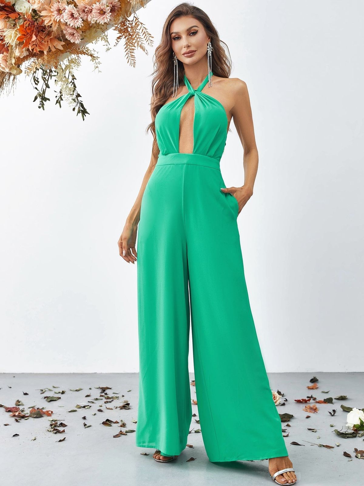 Emerald V-Neck Jumpsuit  Fancy jumpsuit, Jumpsuit elegant, Green jumpsuit  outfit