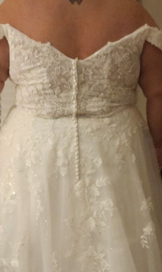 Plus Size 26 Wedding Plunge Lace White Dress With Train on Queenly