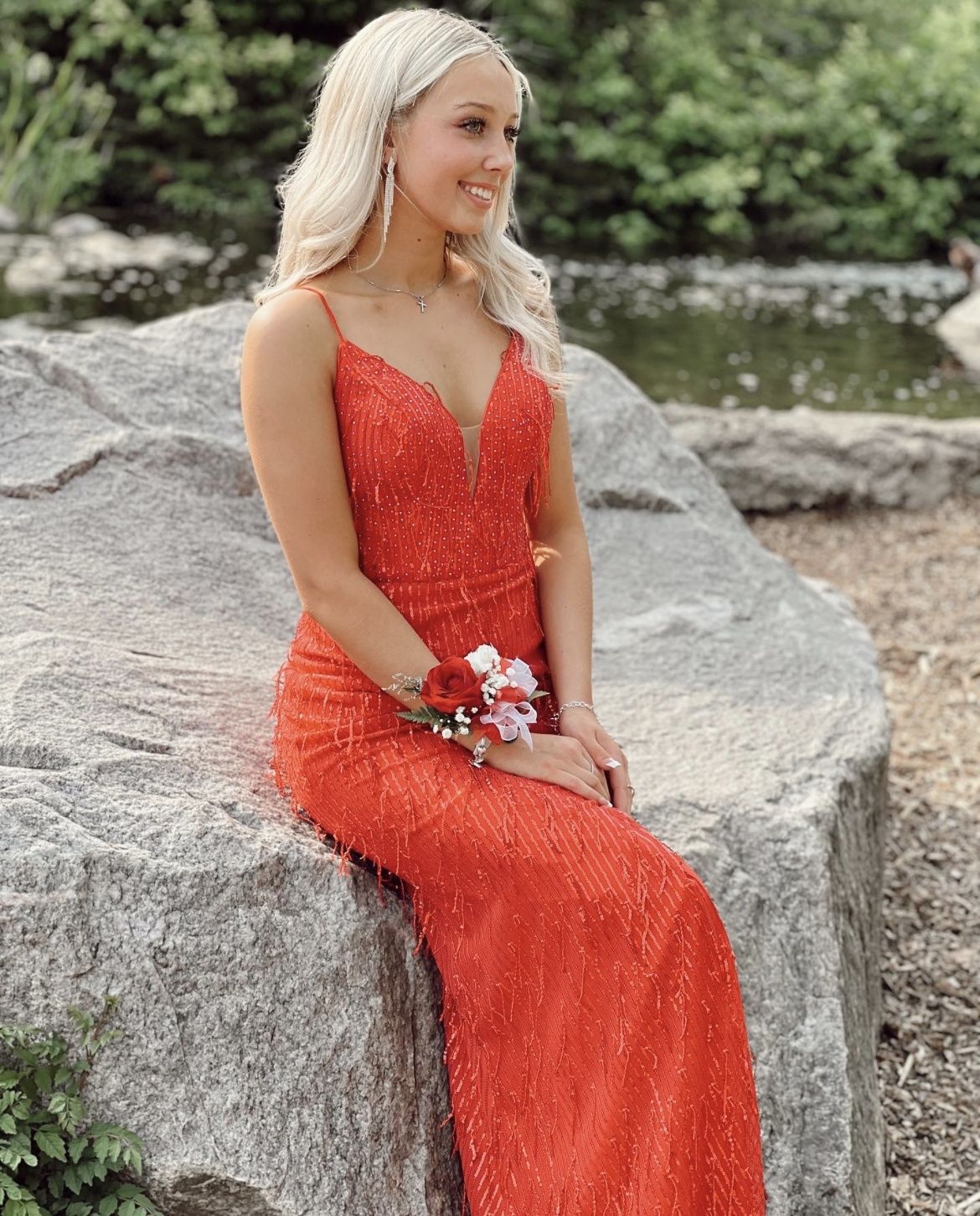 Size 2 Prom Plunge Sequined Red A-line Dress on Queenly