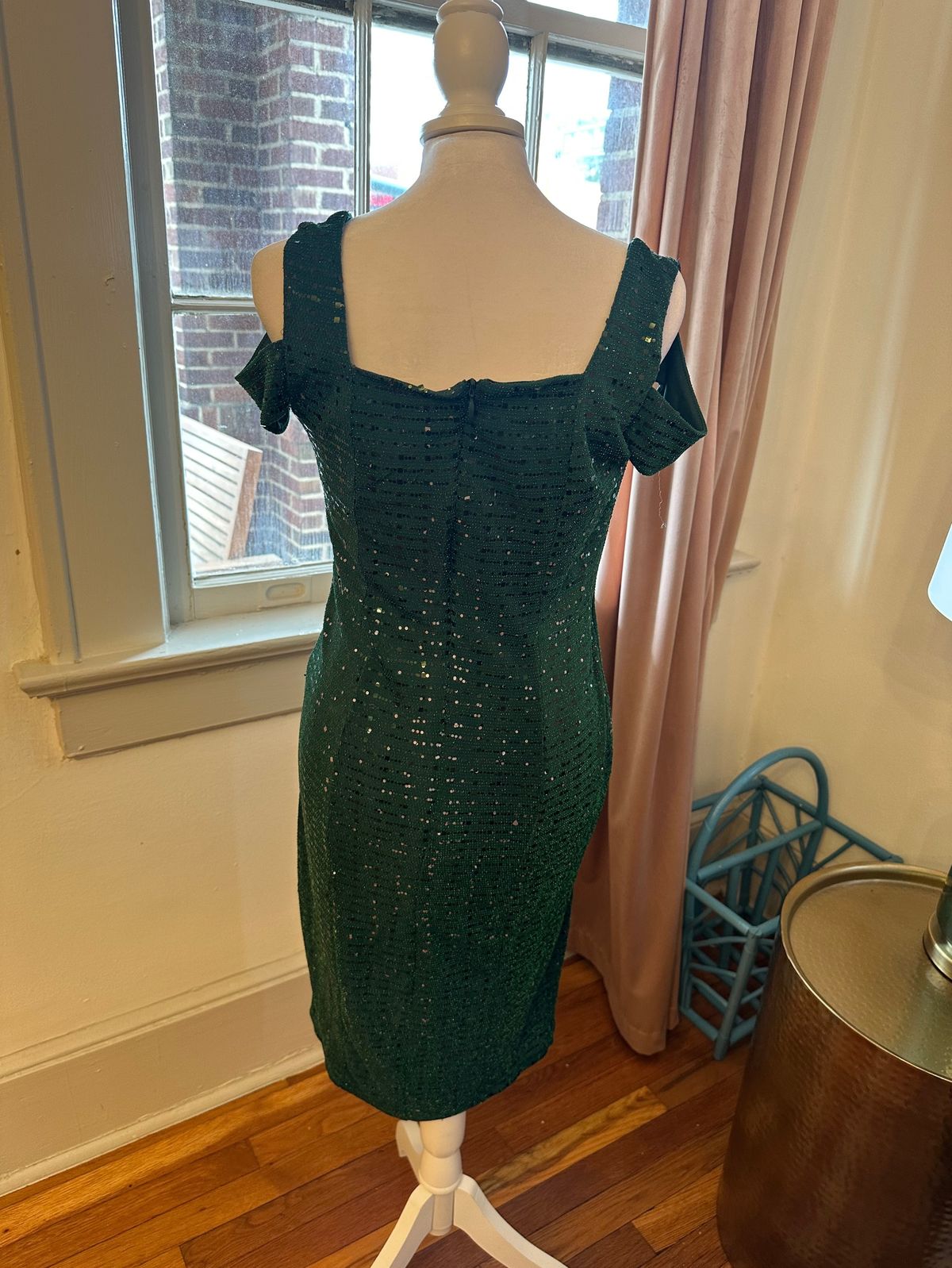 Size 4 Off The Shoulder Green Cocktail Dress on Queenly
