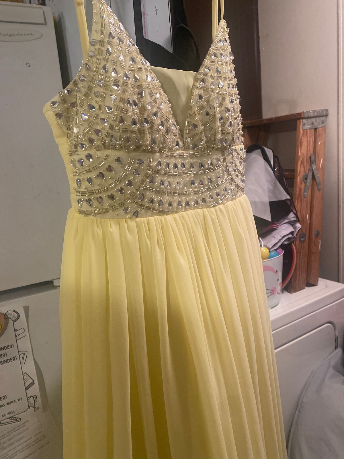 Size 0 Pageant Plunge Yellow A-line Dress on Queenly