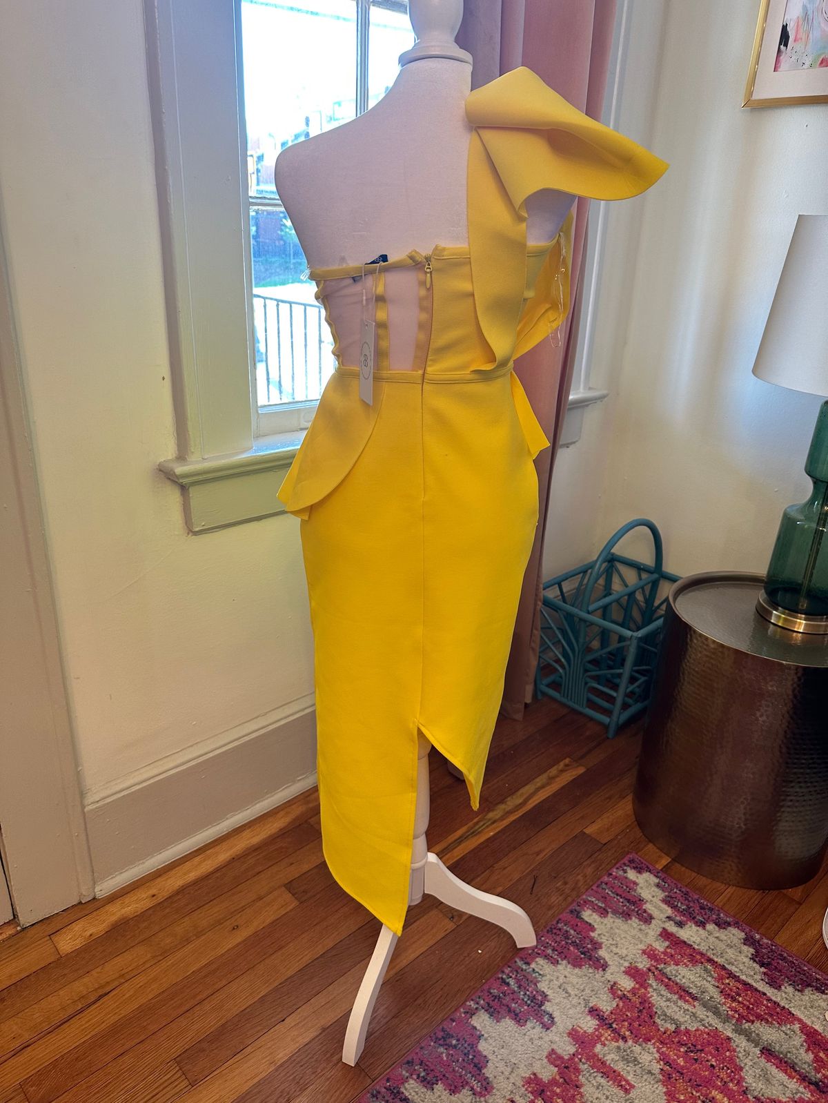 Bella Barnett Size 8 Strapless Yellow Cocktail Dress on Queenly