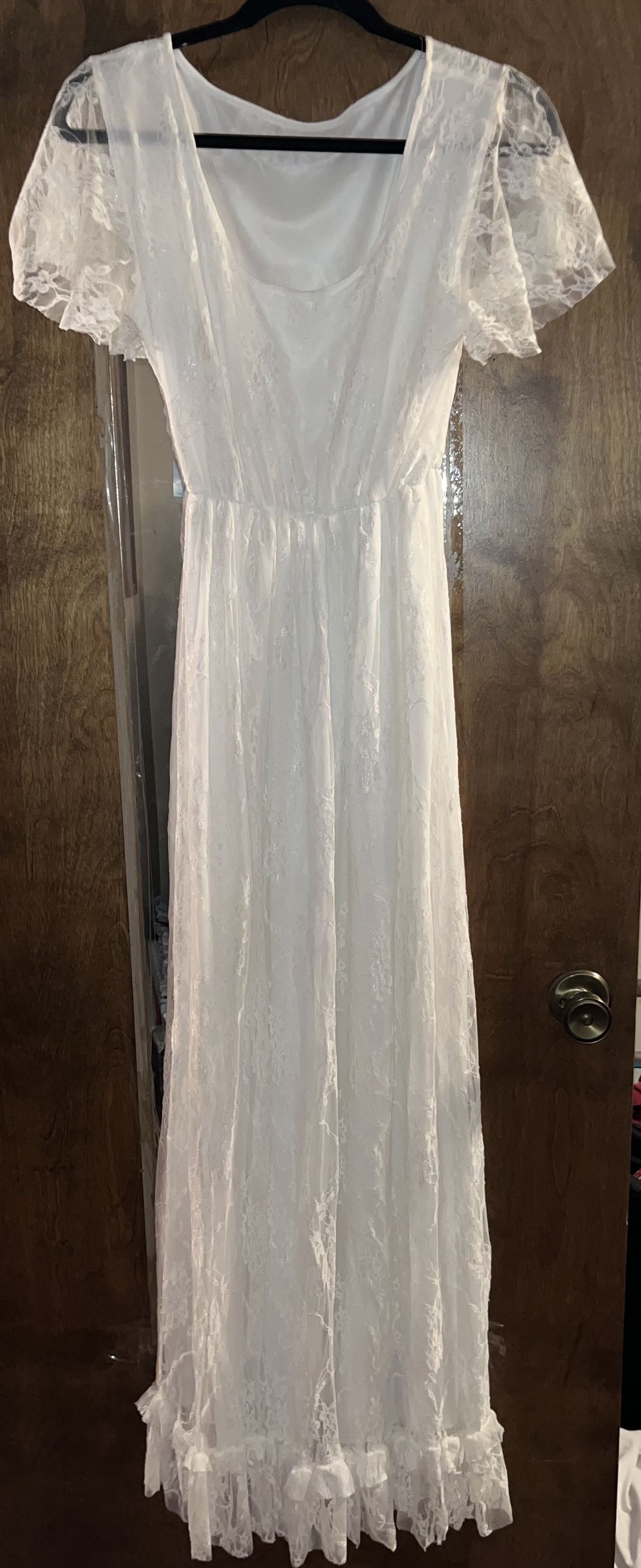 Size 14 Cap Sleeve White A-line Dress on Queenly