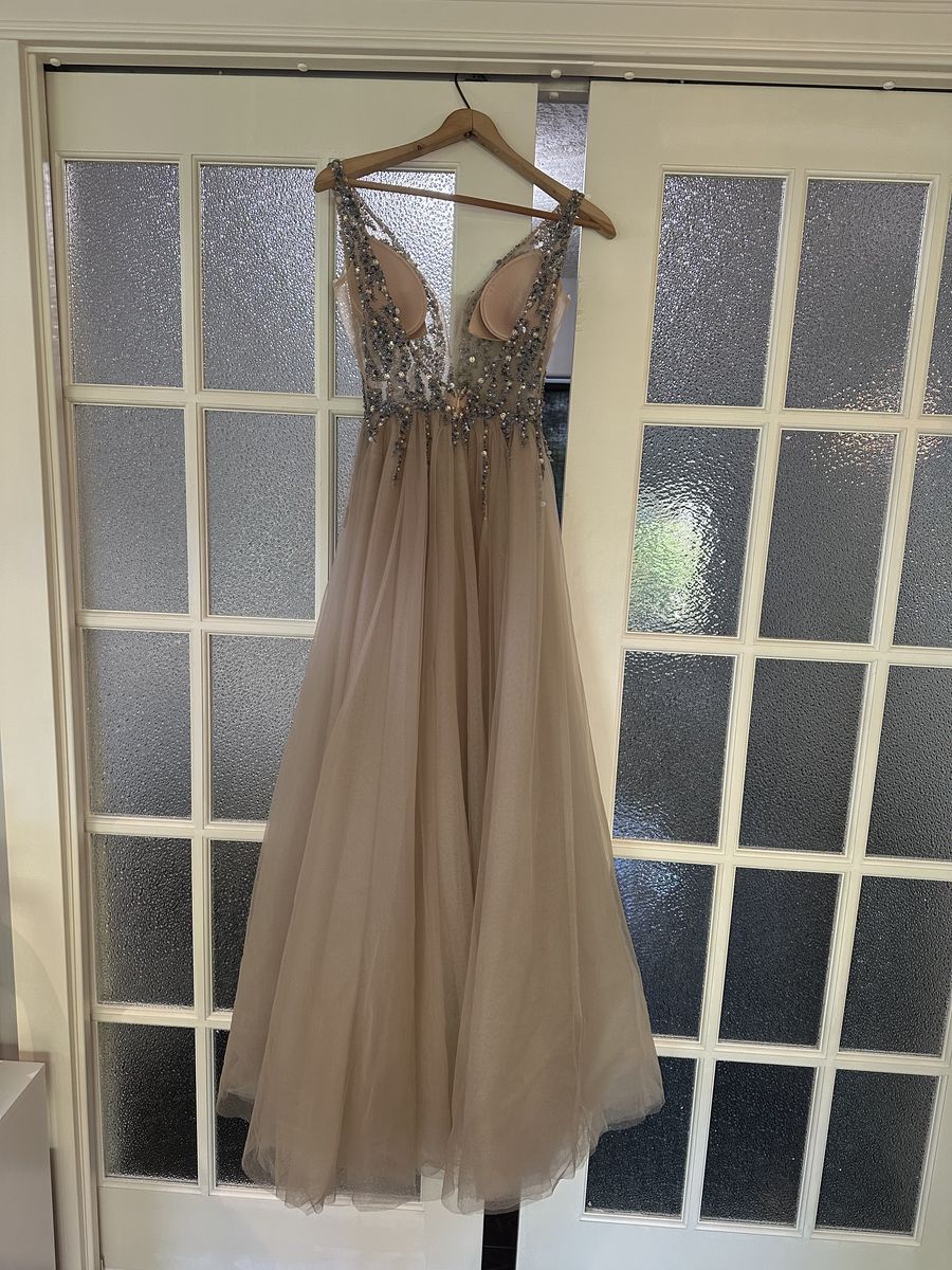 Size 0 Prom Plunge Nude Ball Gown on Queenly