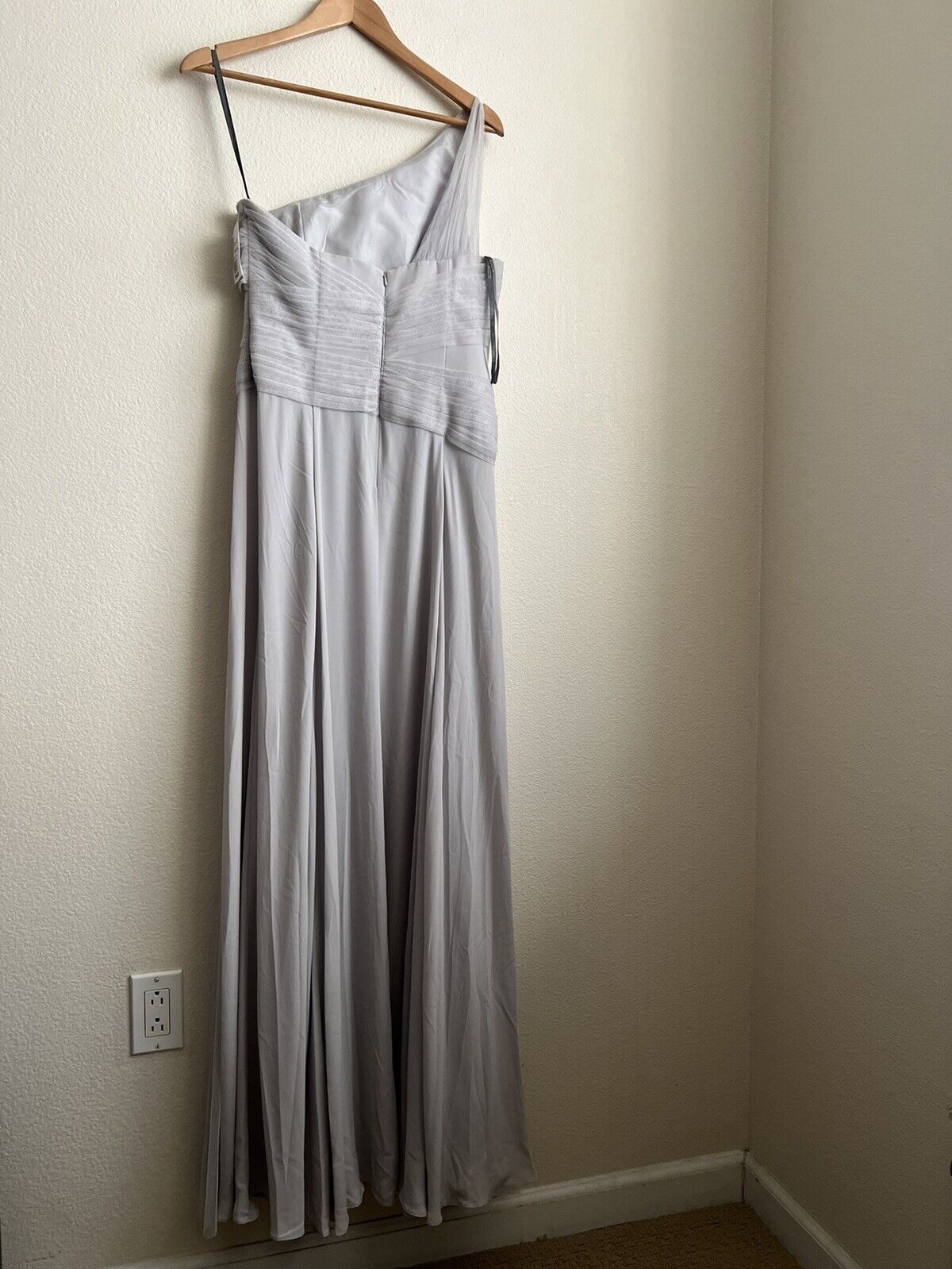 Vera Wang Plus Size 20 Prom One Shoulder Silver A-line Dress on Queenly