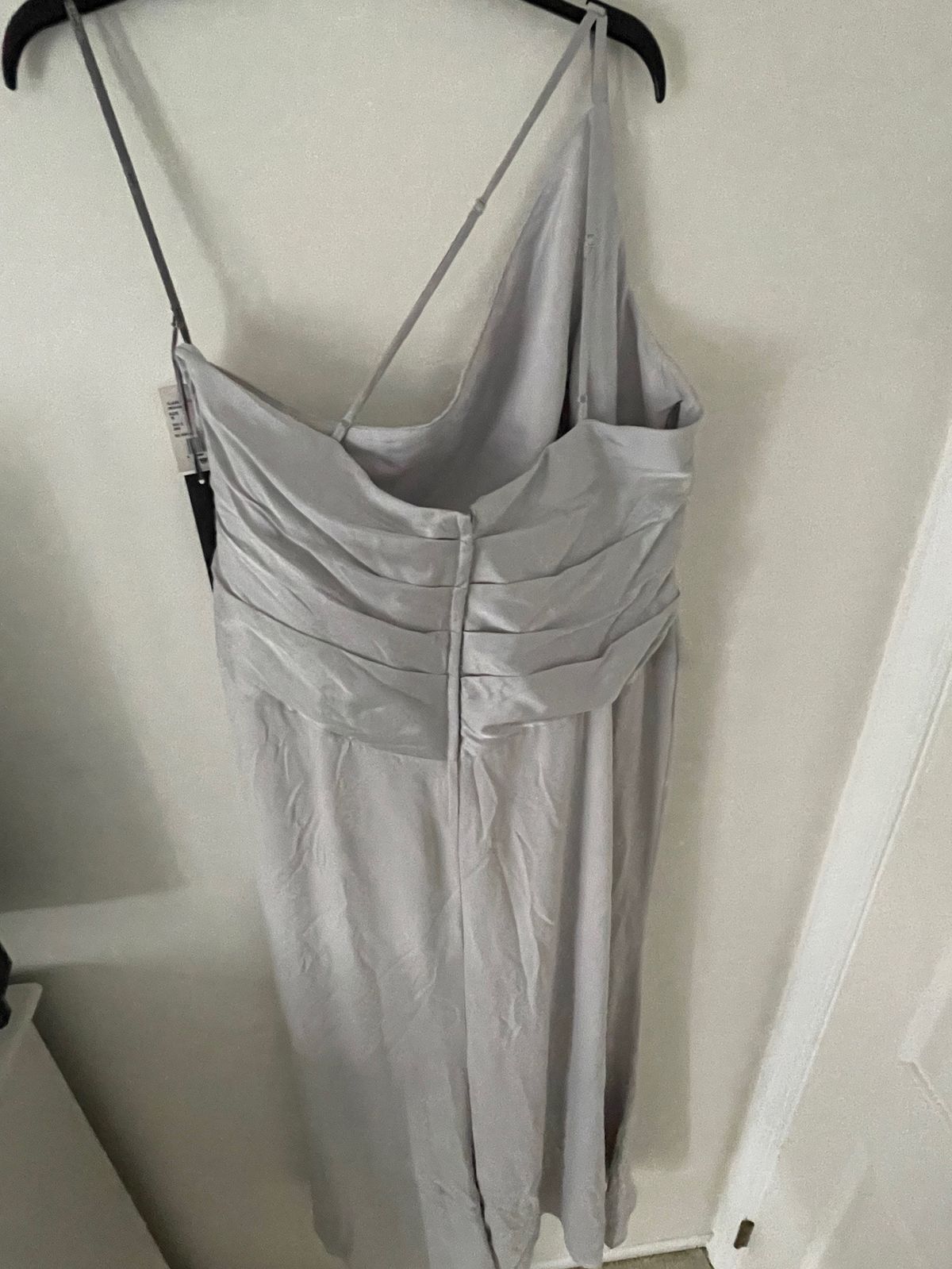 Vera Wang Plus Size 18 Prom One Shoulder Silver A-line Dress on Queenly
