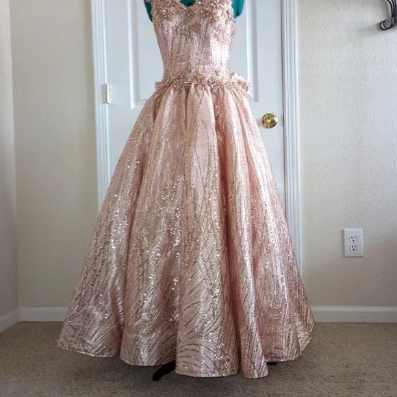 Dancing queen Size 2 Prom Pink Ball Gown on Queenly