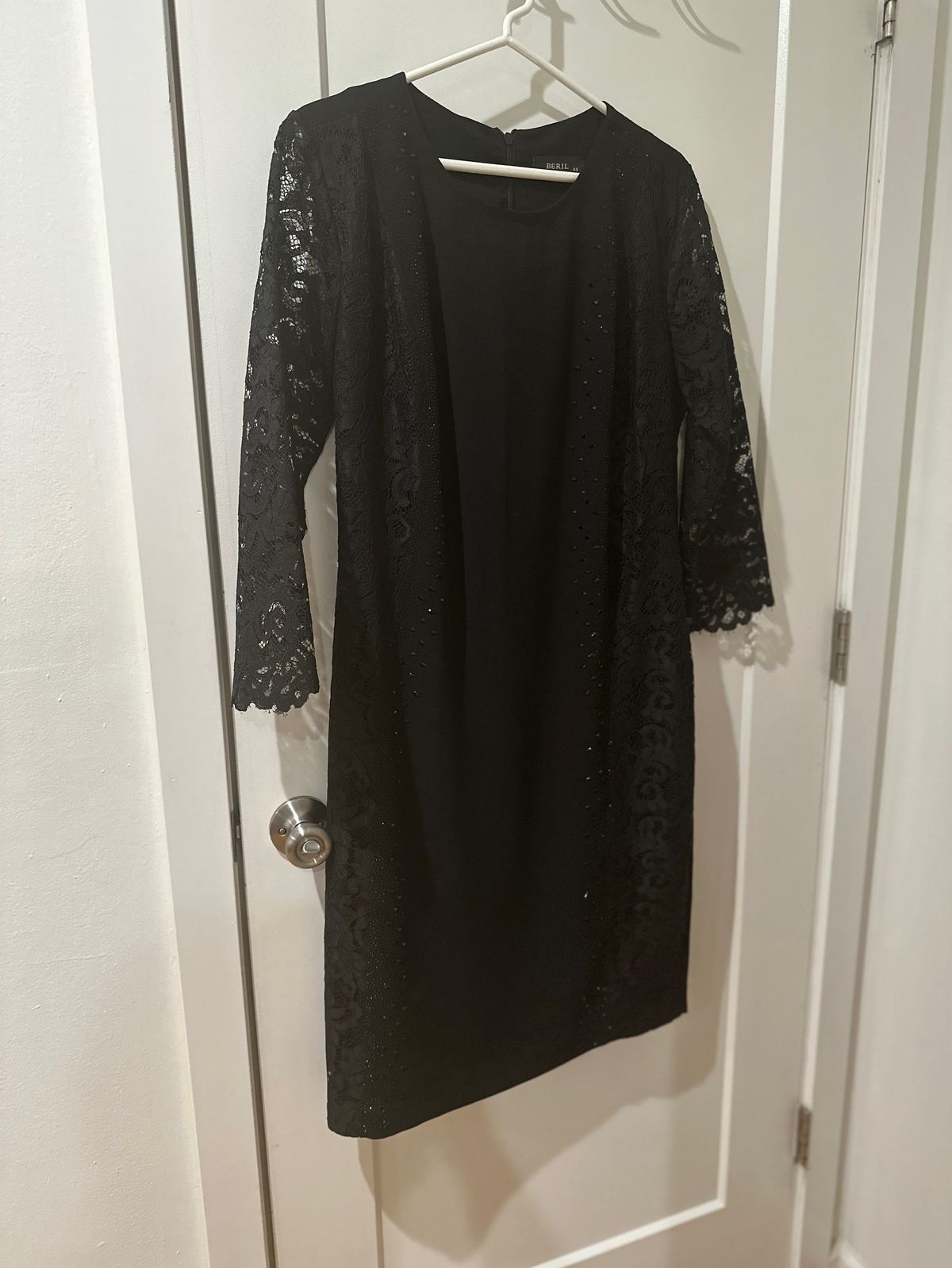 Size 12 Prom Long Sleeve Black Cocktail Dress on Queenly