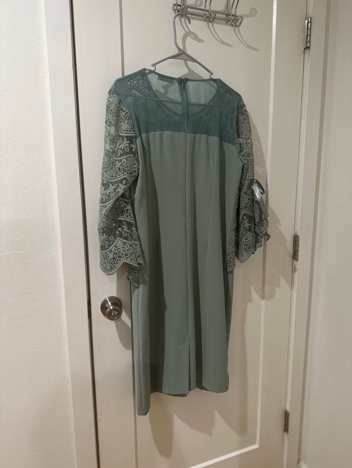 Size 12 Prom Long Sleeve Green Cocktail Dress on Queenly