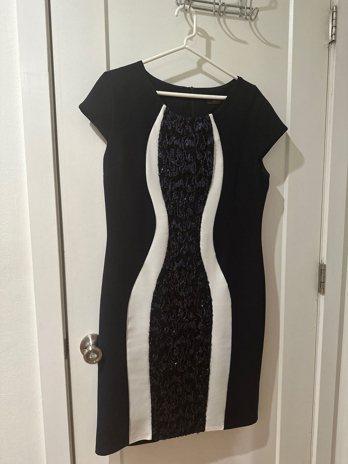 Size 12 Prom Cap Sleeve Black Cocktail Dress on Queenly