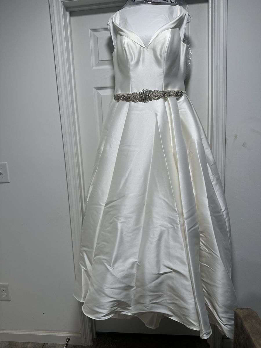 Sophia Tolli Plus Size 16 Wedding Off The Shoulder White Dress With Train on Queenly
