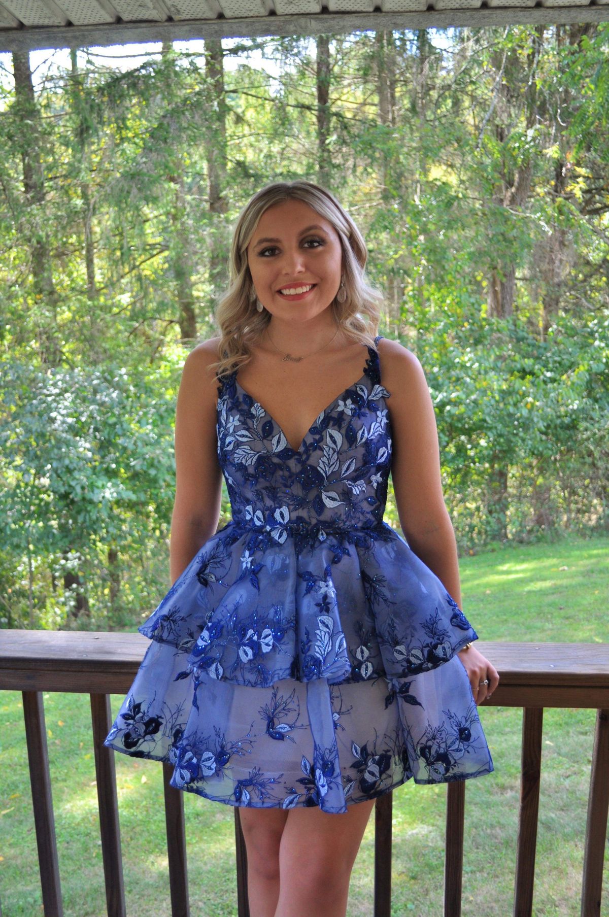 Ellie Wilde Size 2 Prom Plunge Floral Royal Blue Cocktail Dress on Queenly