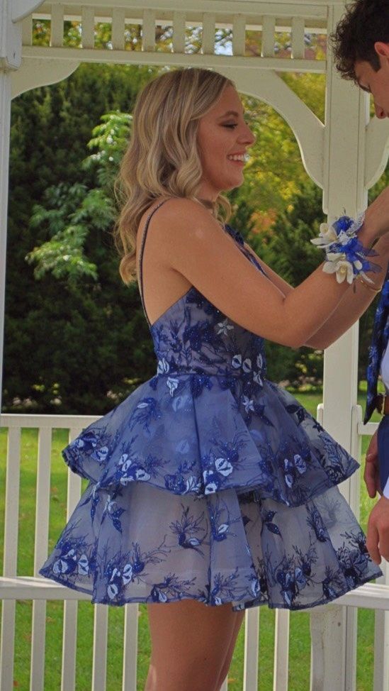 Ellie Wilde Size 2 Prom Plunge Floral Royal Blue Cocktail Dress on Queenly