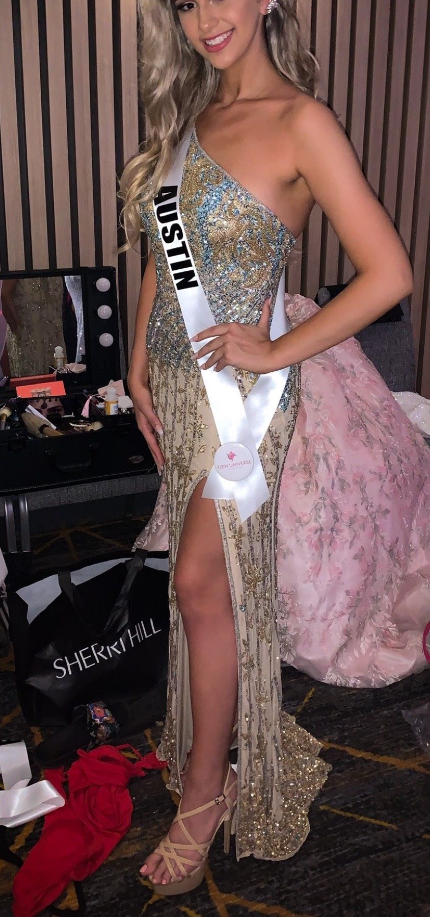 Sherri Hill Size 4 Prom One Shoulder Sequined Gold Side Slit Dress on Queenly