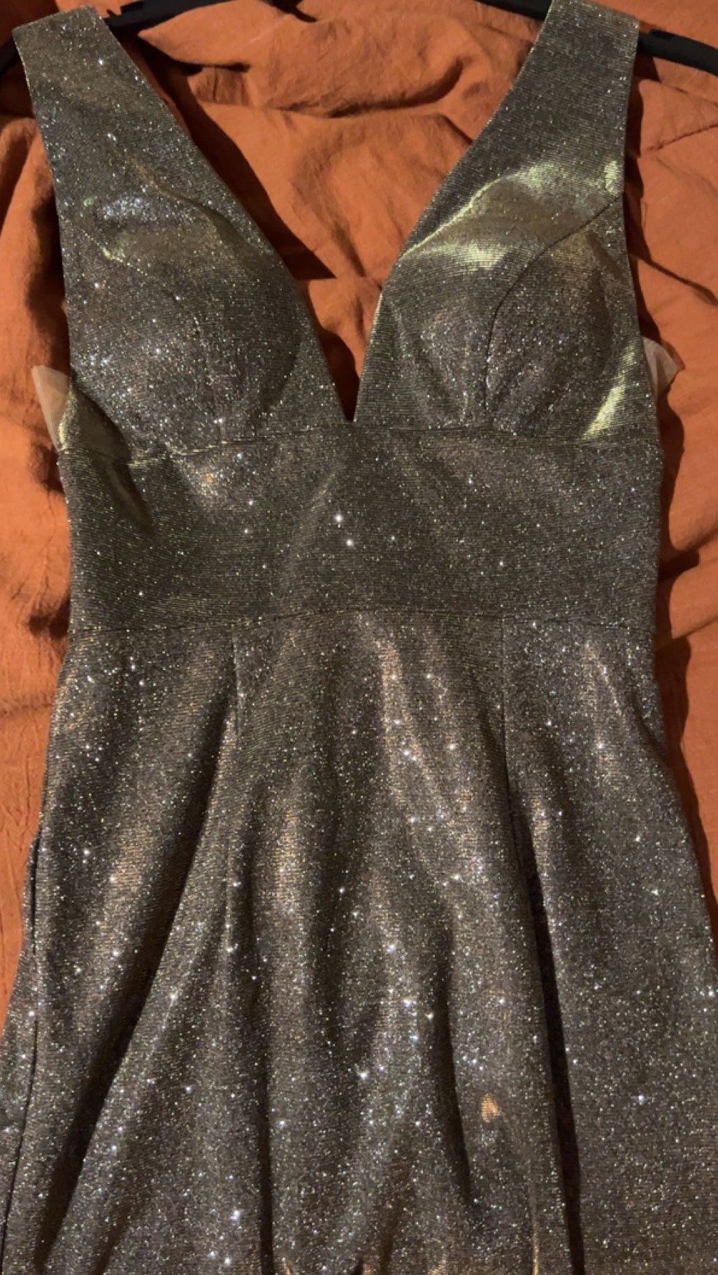 Size XS Homecoming Plunge Gold Cocktail Dress on Queenly
