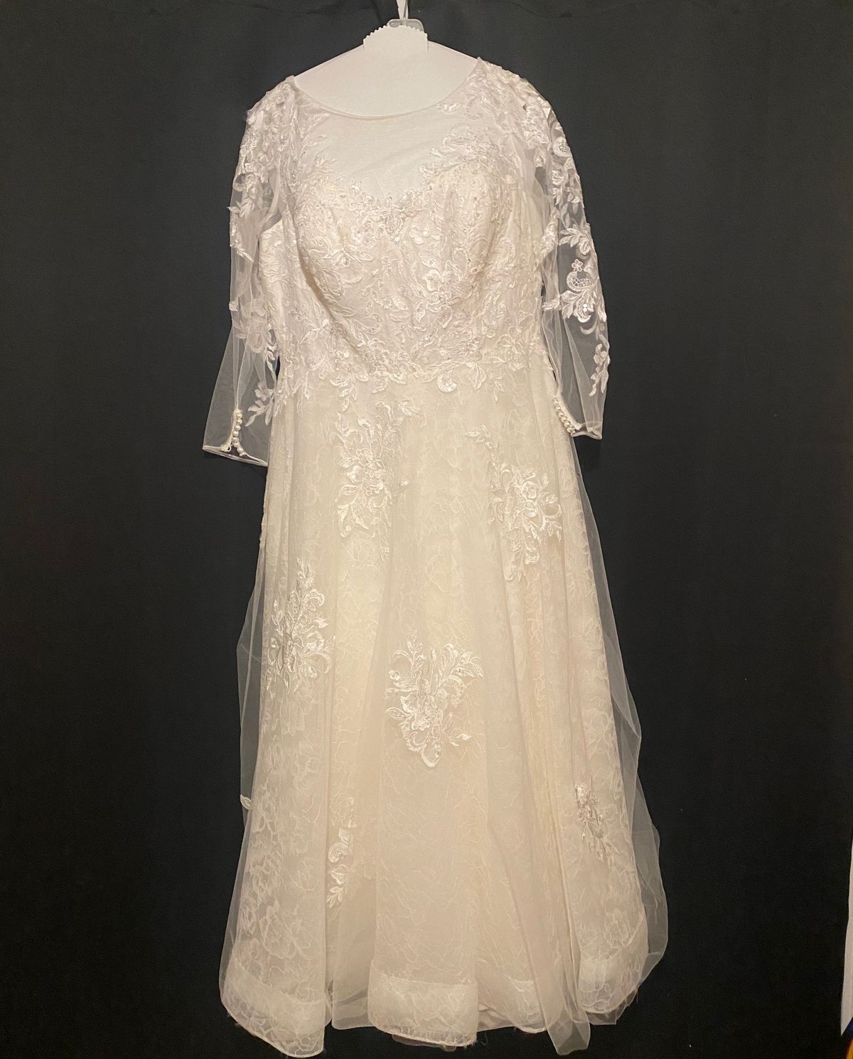 Oleg Cassini Plus Size 20 Wedding Long Sleeve White A-line Dress on Queenly