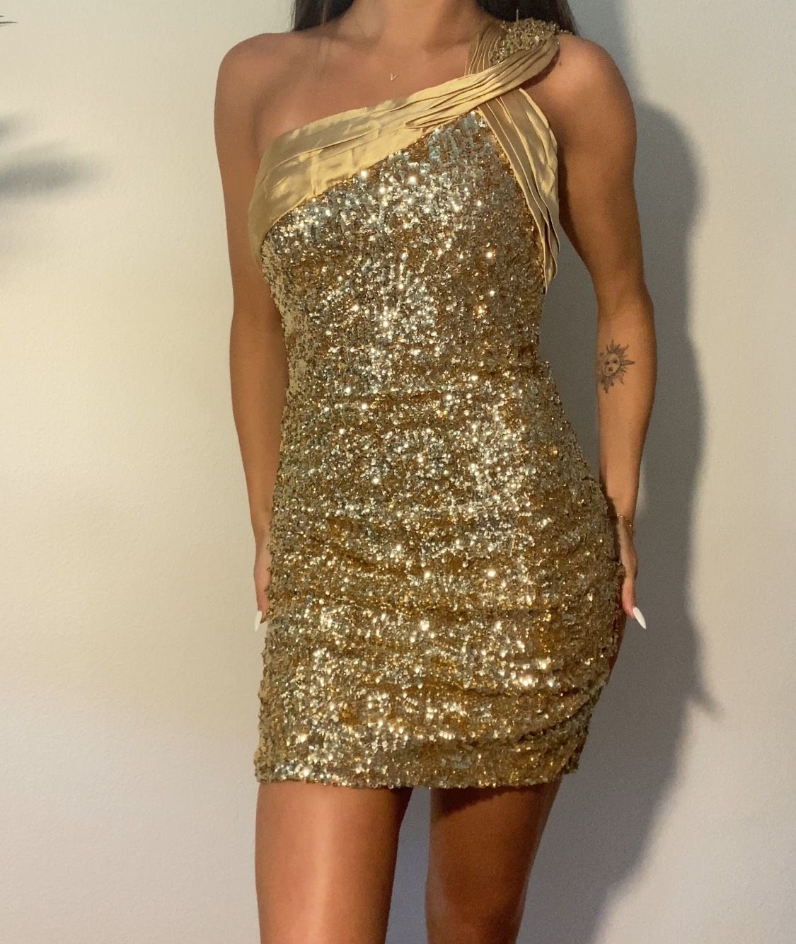 La Femme Size 2 Gold Cocktail Dress on Queenly
