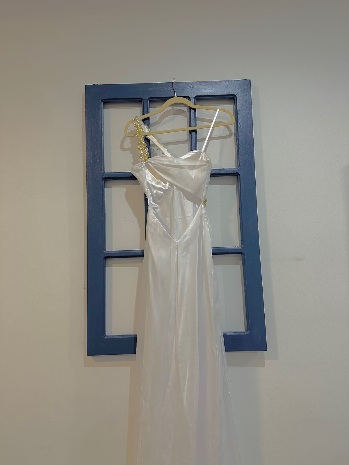 La Femme Size 00 Prom One Shoulder White Side Slit Dress on Queenly
