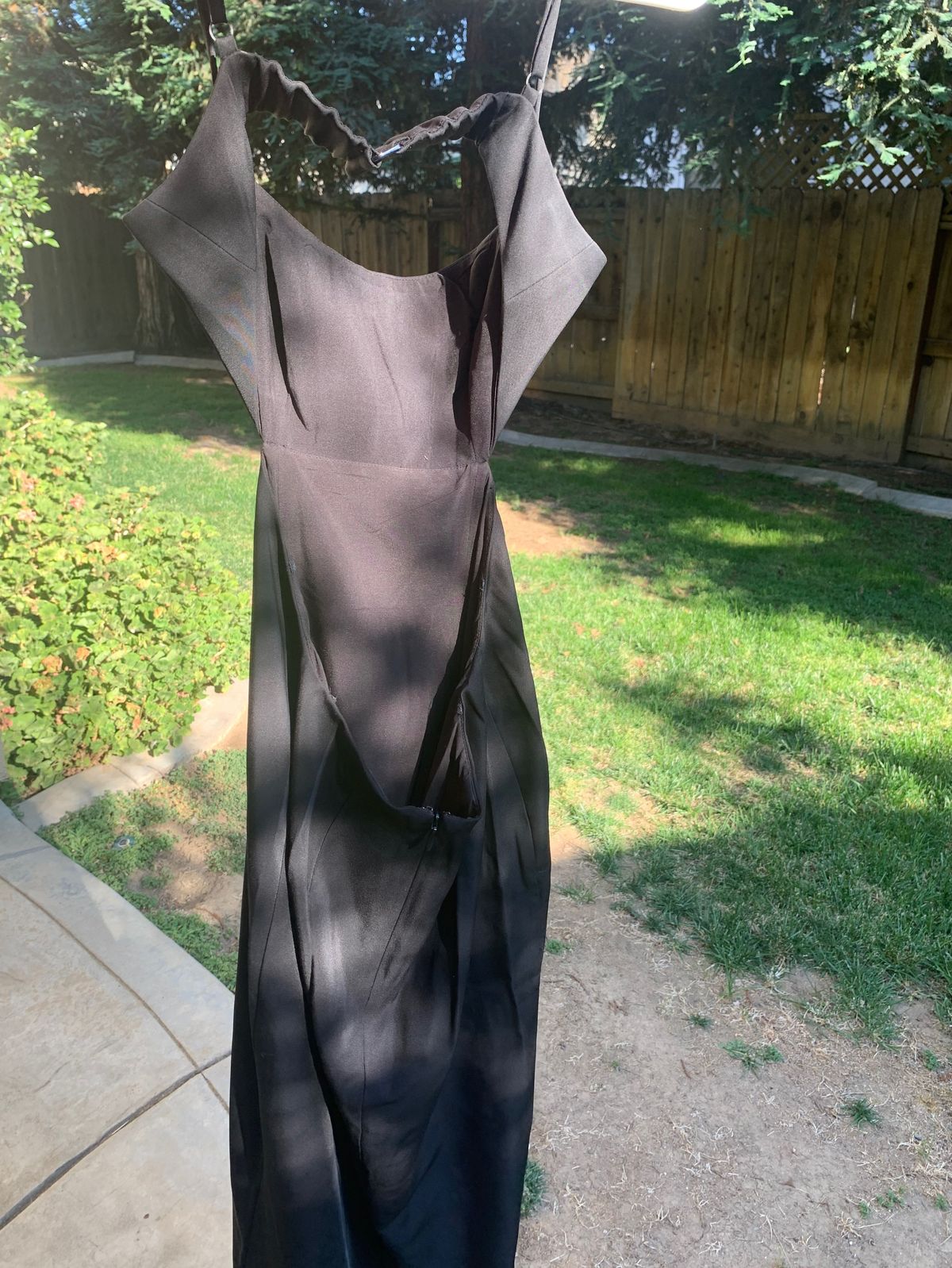Size 0 Prom Plunge Black A-line Dress on Queenly