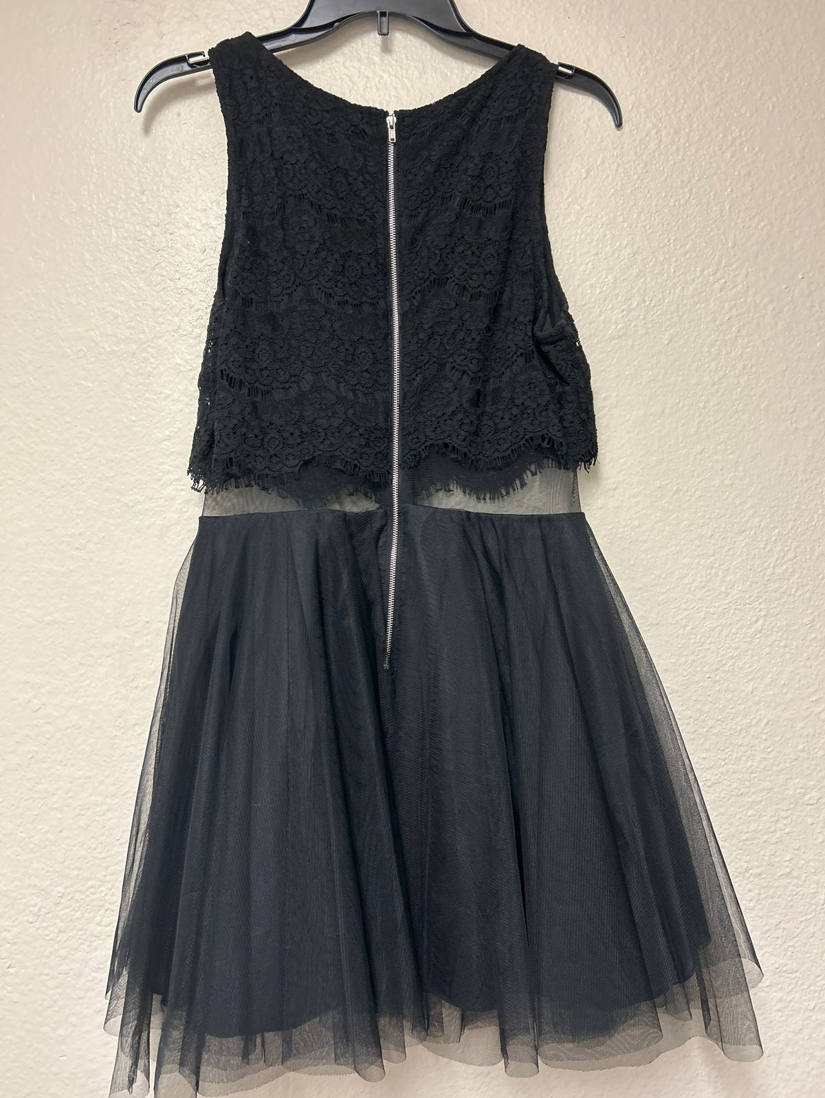 Size 10 Prom Halter Black Cocktail Dress on Queenly
