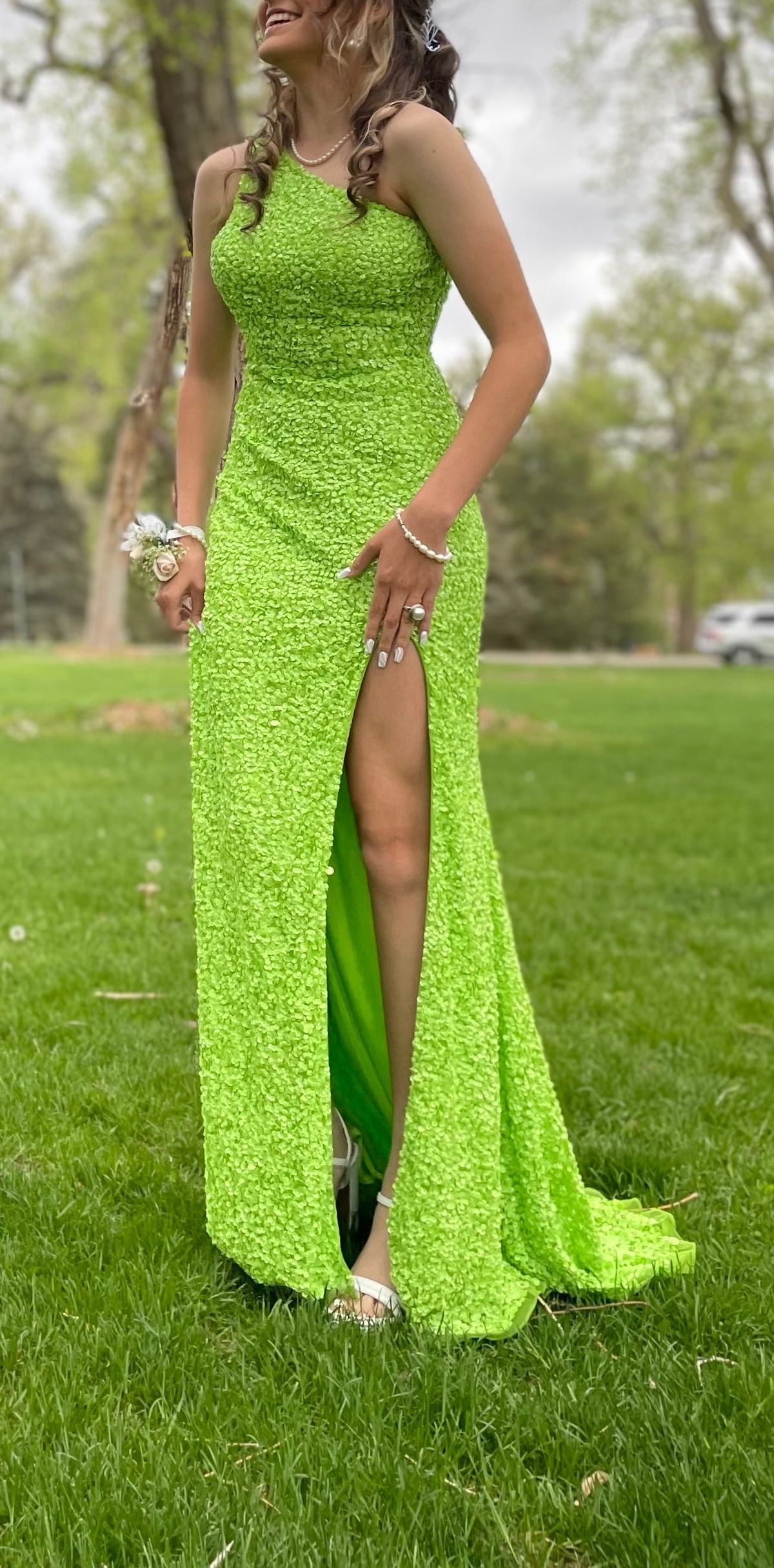 Size 2 Prom One Shoulder Green Side Slit Dress on Queenly