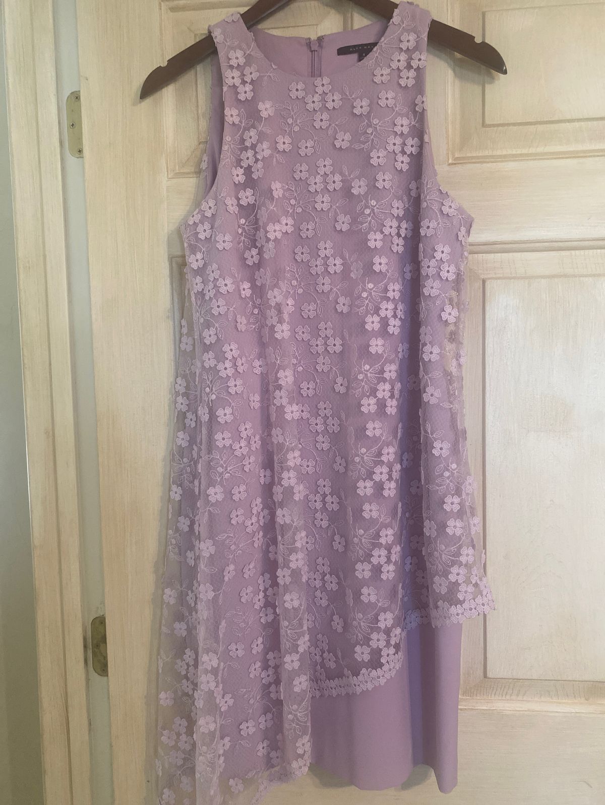 Style Sleeveless, scoop neck, asymmetrical floral lace overlay  ALEX MARIE Size 4 Wedding Guest Purple Cocktail Dress on Queenly