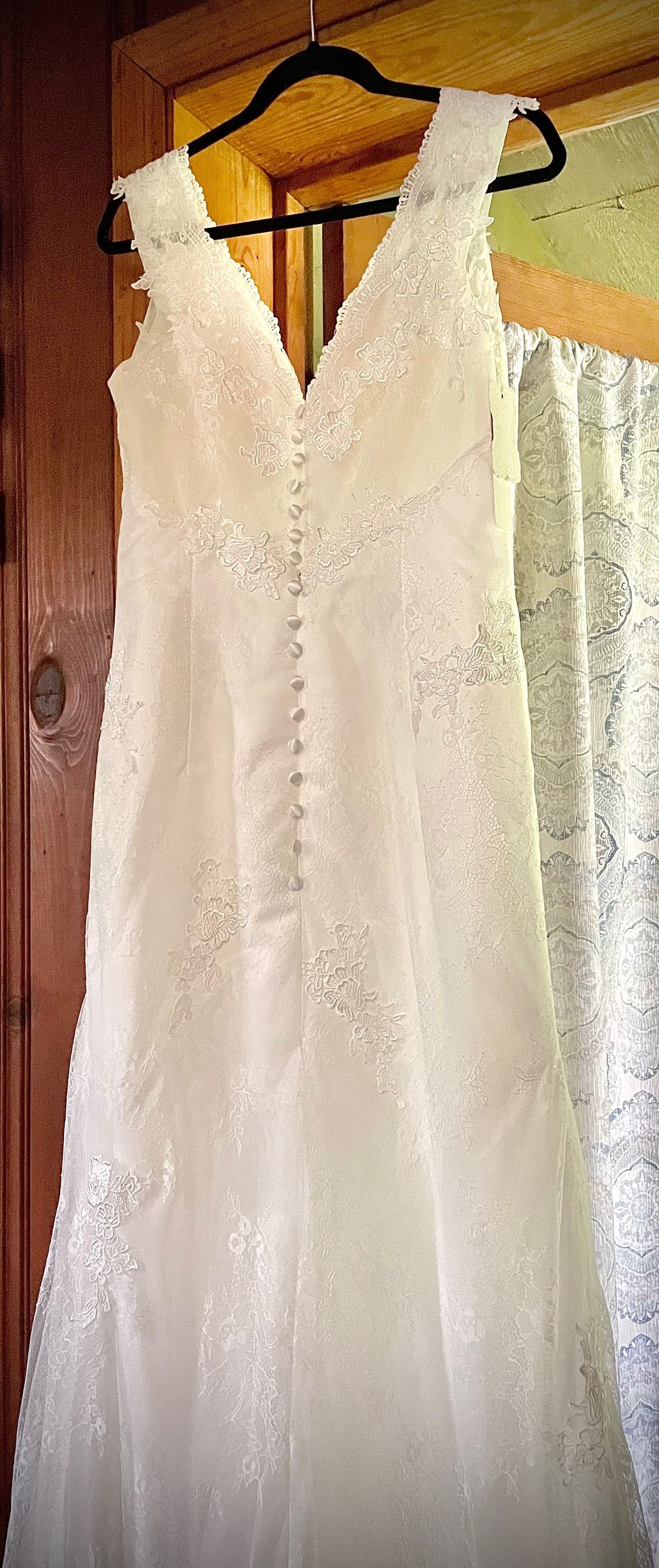 Size 14 Wedding Plunge Lace White A-line Dress on Queenly