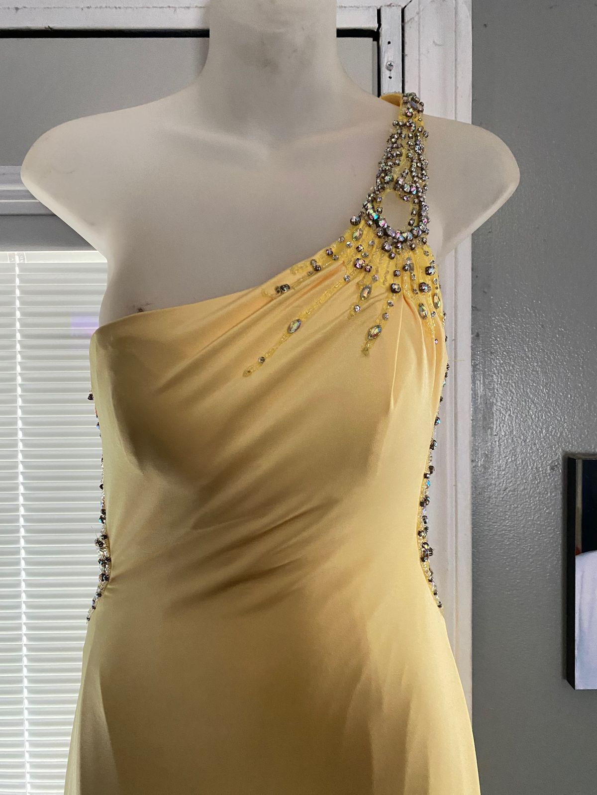 Clarisse Size 8 Prom One Shoulder Yellow A-line Dress on Queenly