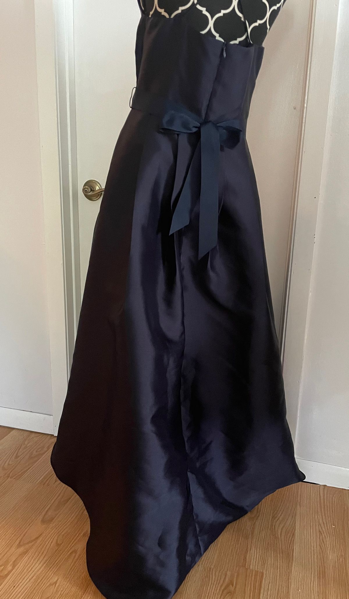 Size 10 Prom Plunge Sequined Navy Blue Dress With Train on Queenly