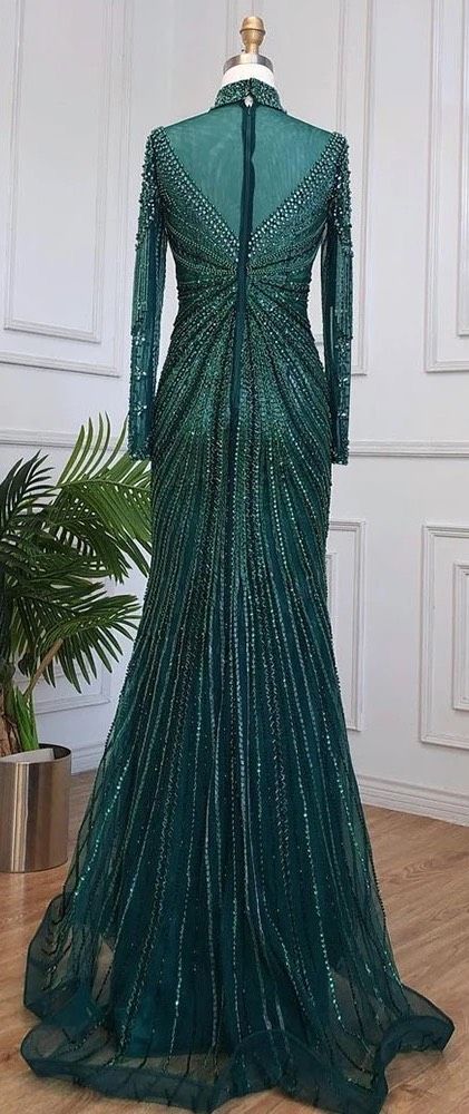 Size 6 Prom Long Sleeve Sequined Emerald Green A-line Dress on Queenly