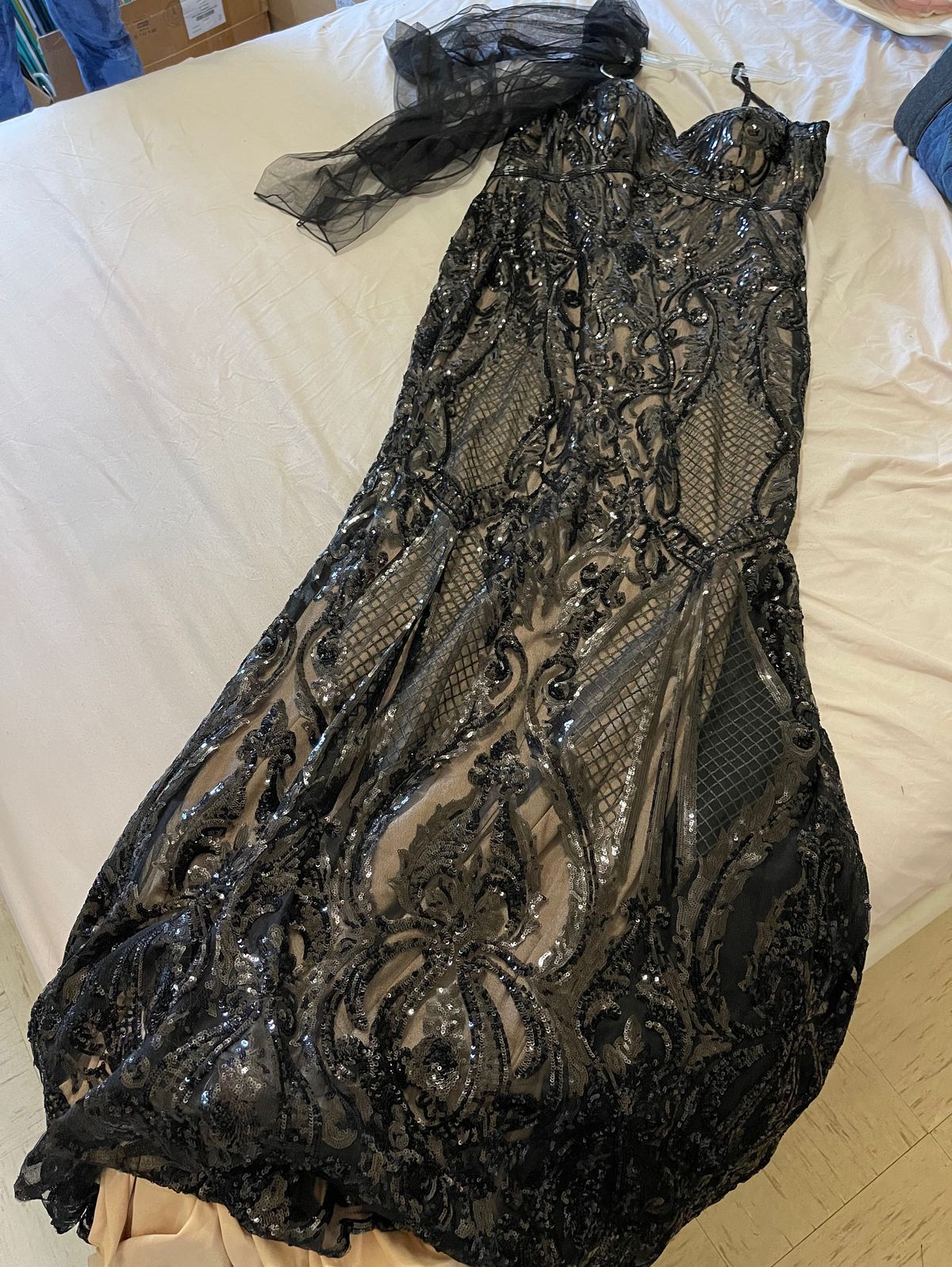 Plus Size 16 Prom Plunge Black Mermaid Dress on Queenly