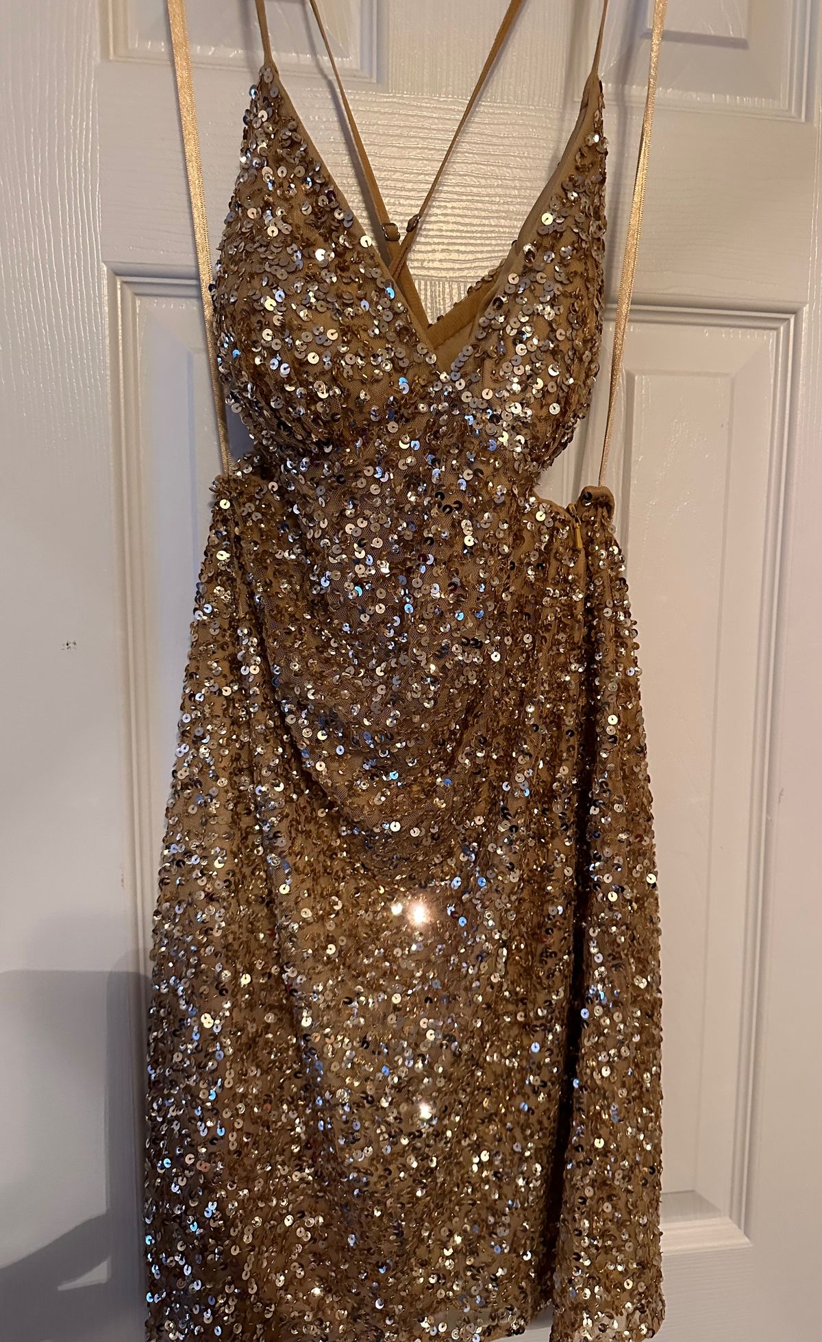 Ashley Lauren Size 6 Nightclub Plunge Gold Cocktail Dress on Queenly