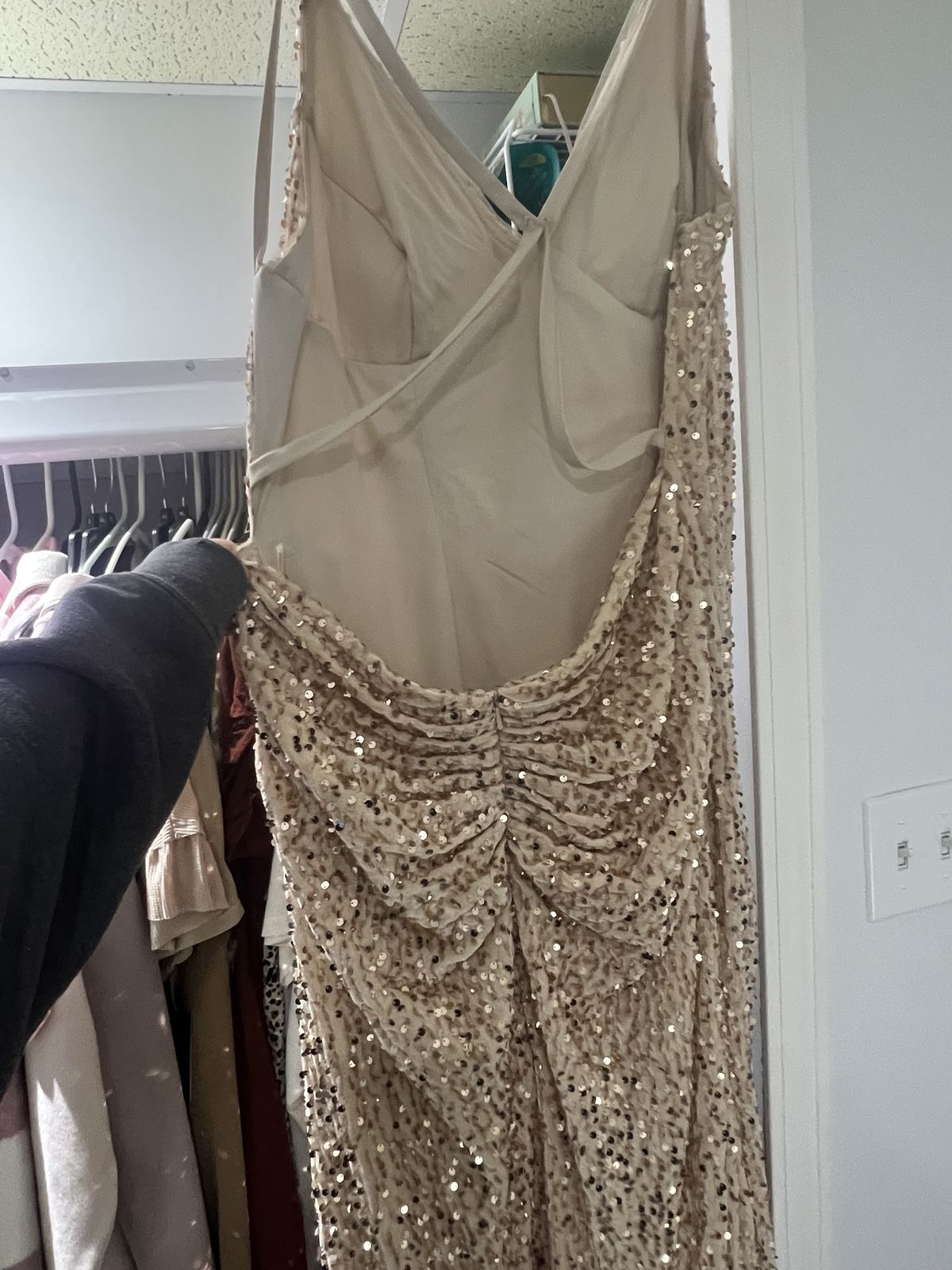 Promgirl Size 14 Prom Plunge Gold Mermaid Dress on Queenly