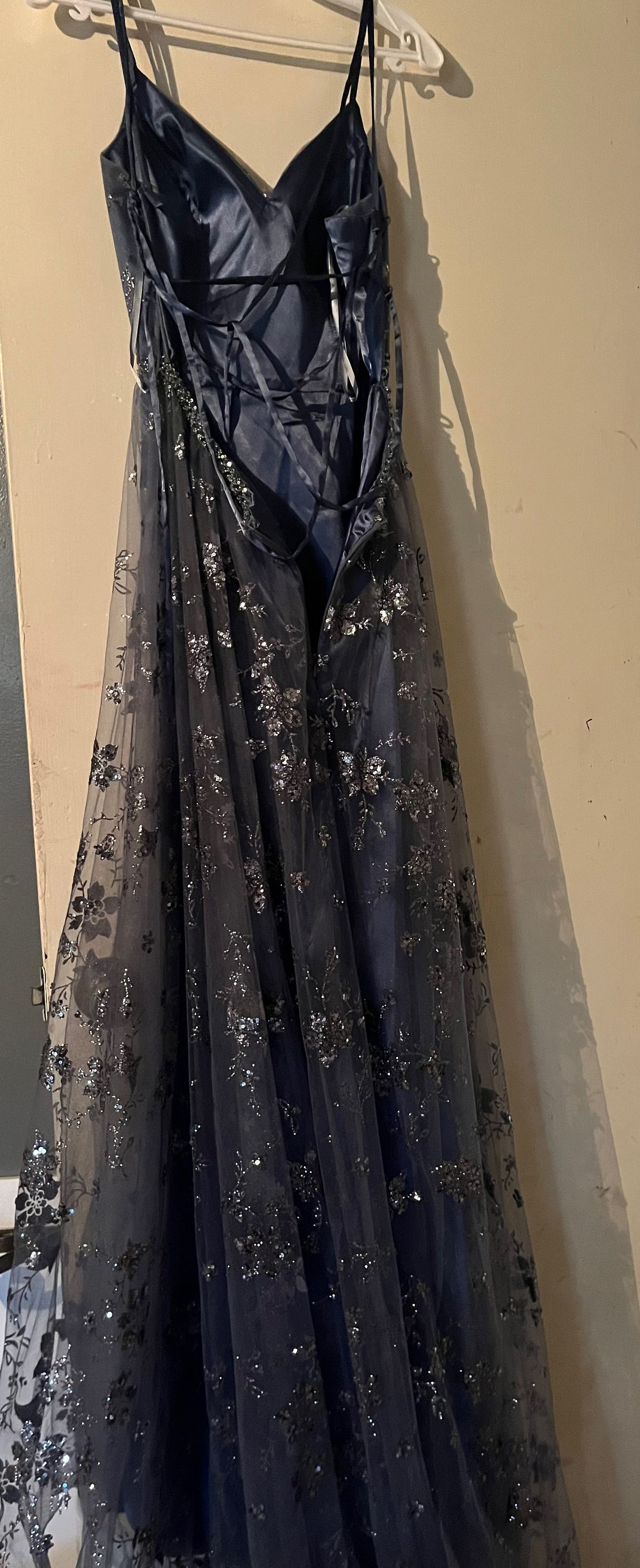 Size 8 Prom Plunge Sequined Navy Blue Dress With Train on Queenly