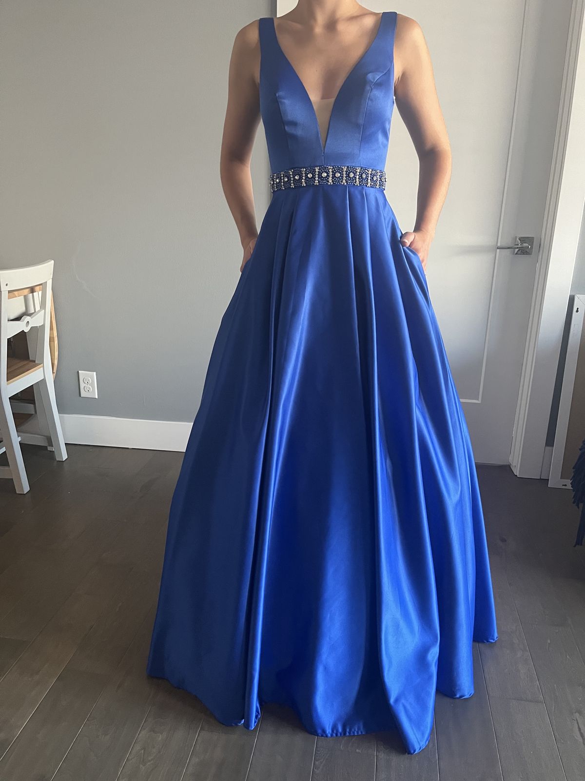 Ed Young Size 2 Prom Plunge Royal Blue A-line Dress on Queenly