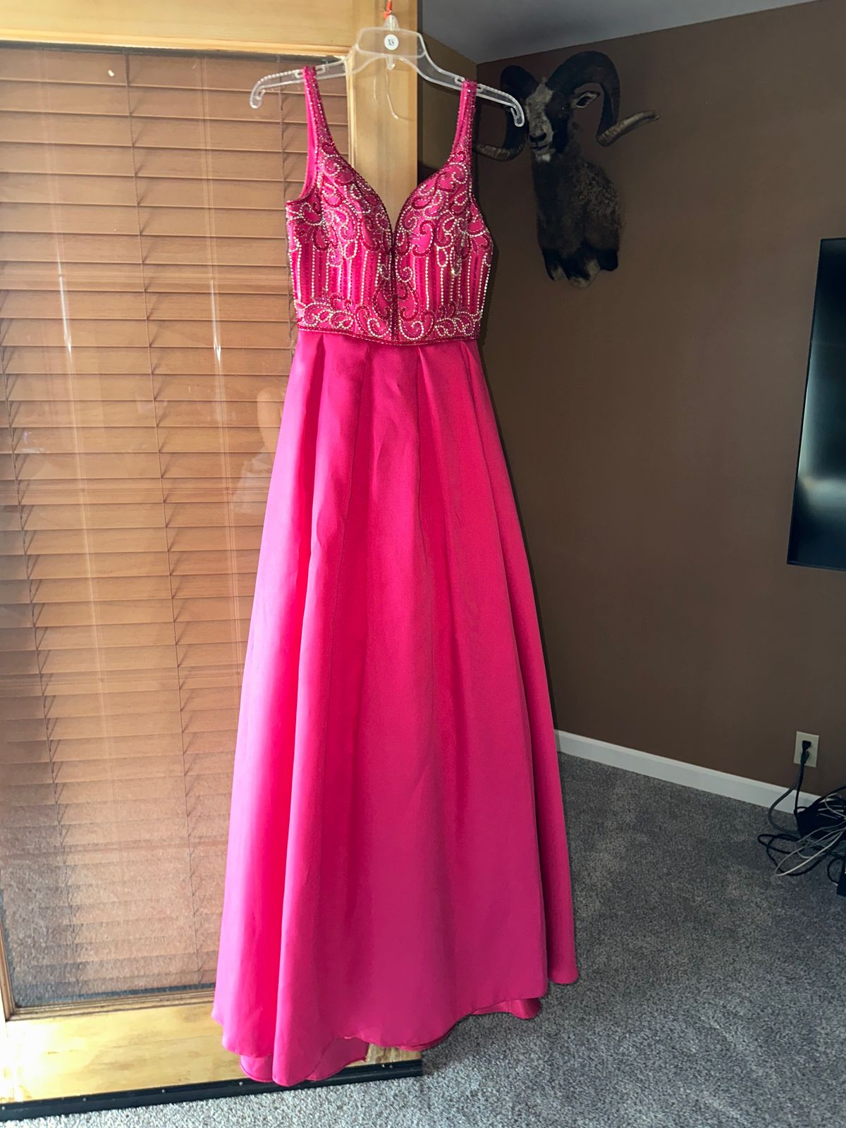 Size 0 Pageant Plunge Hot Pink Ball Gown on Queenly