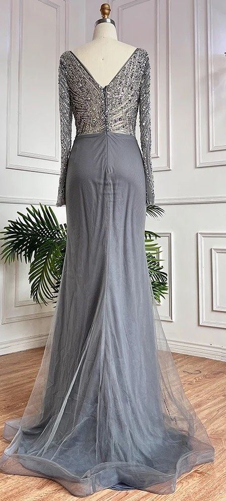 Size 8 Long Sleeve Gray A-line Dress on Queenly